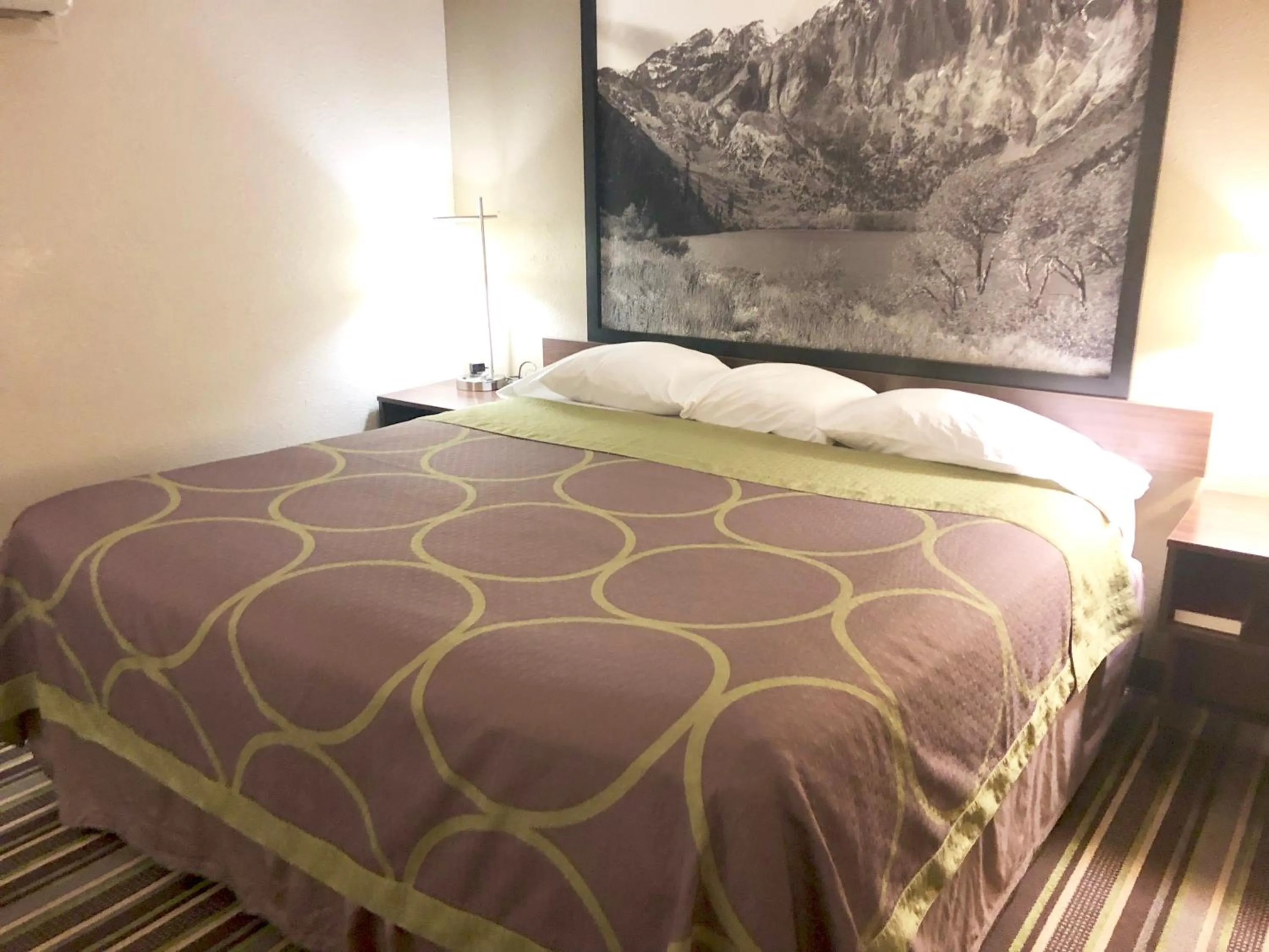 Bed in Super 8 by Wyndham Pocatello