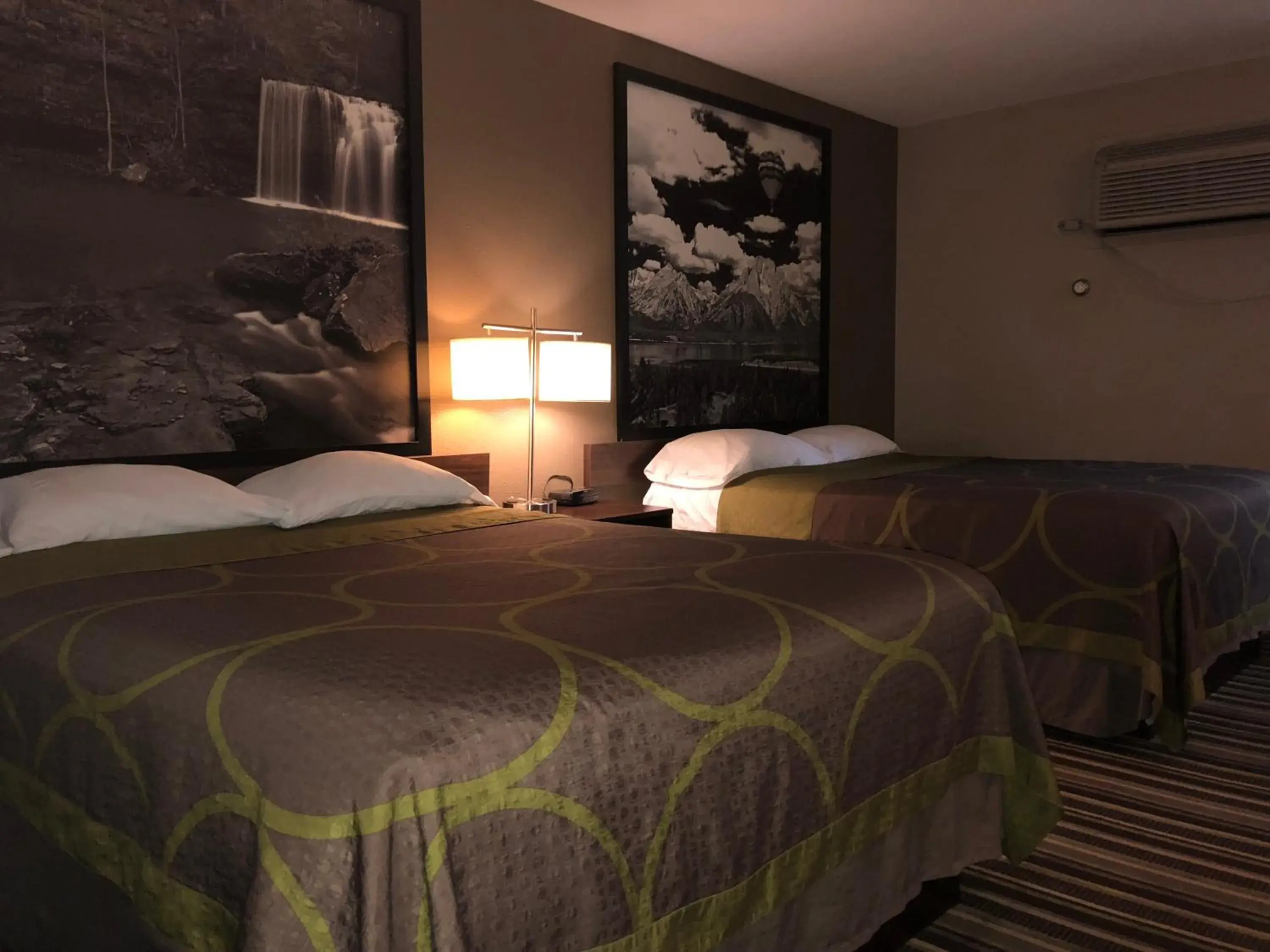 Queen Room with Two Queen Beds - Non-Smoking in Super 8 by Wyndham Pocatello Queen Room with Two Queen Beds - Non-Smoking in Super 8 by Wyndham Pocatello