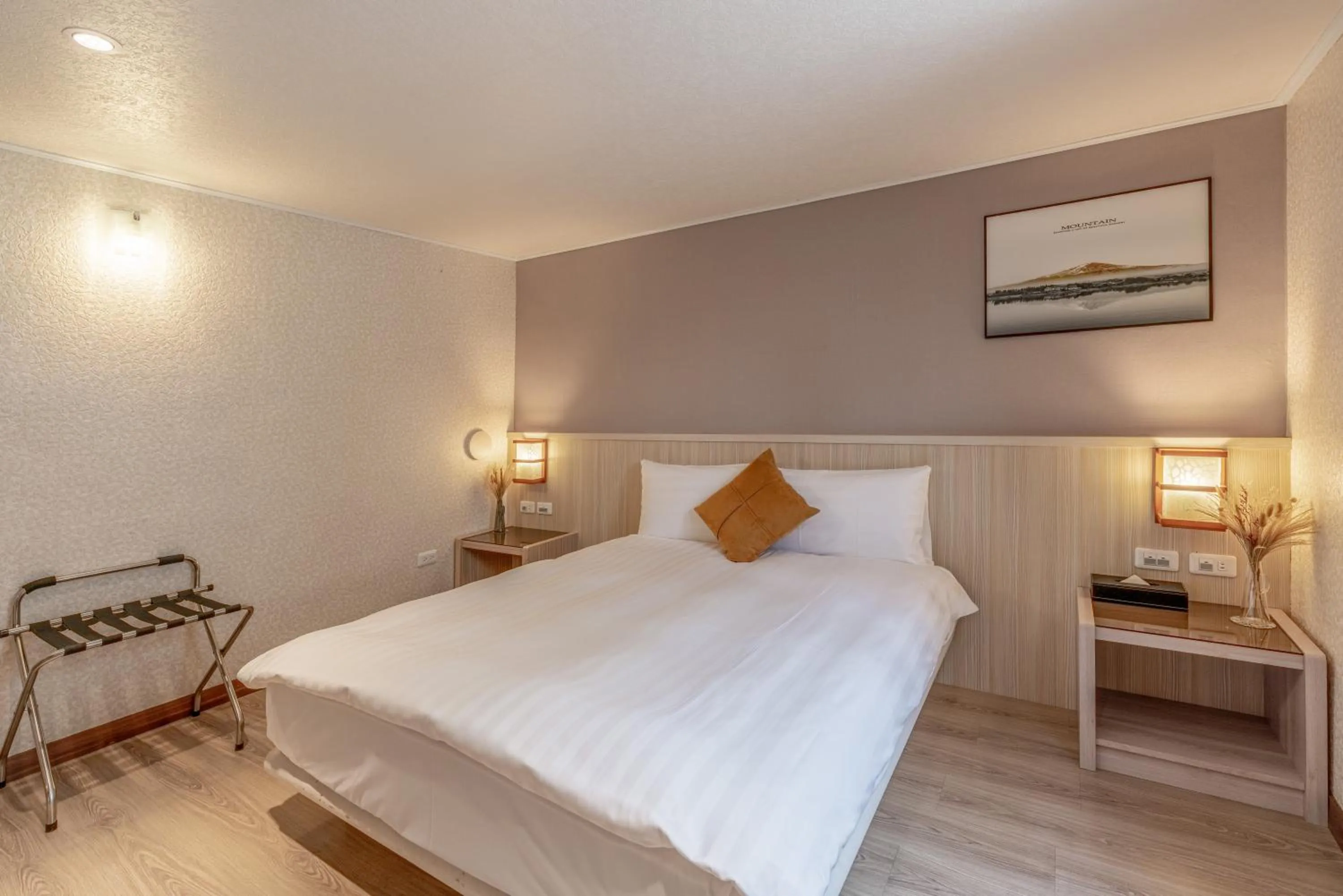 Photo of the whole room, Bed in Chillax Inn 知樂愛河館