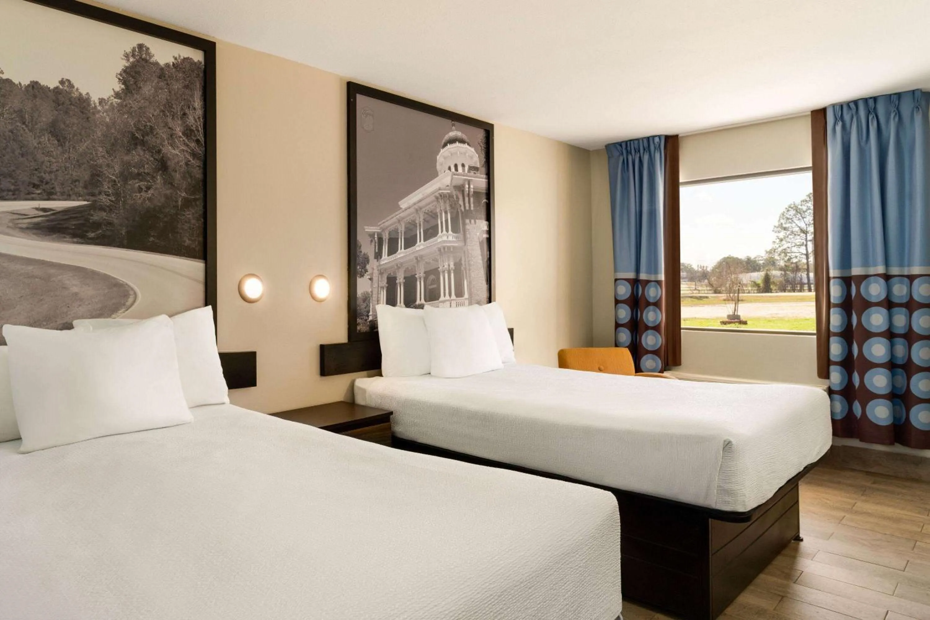 Photo of the whole room, Bed in Super 8 by Wyndham Ocean Springs Biloxi