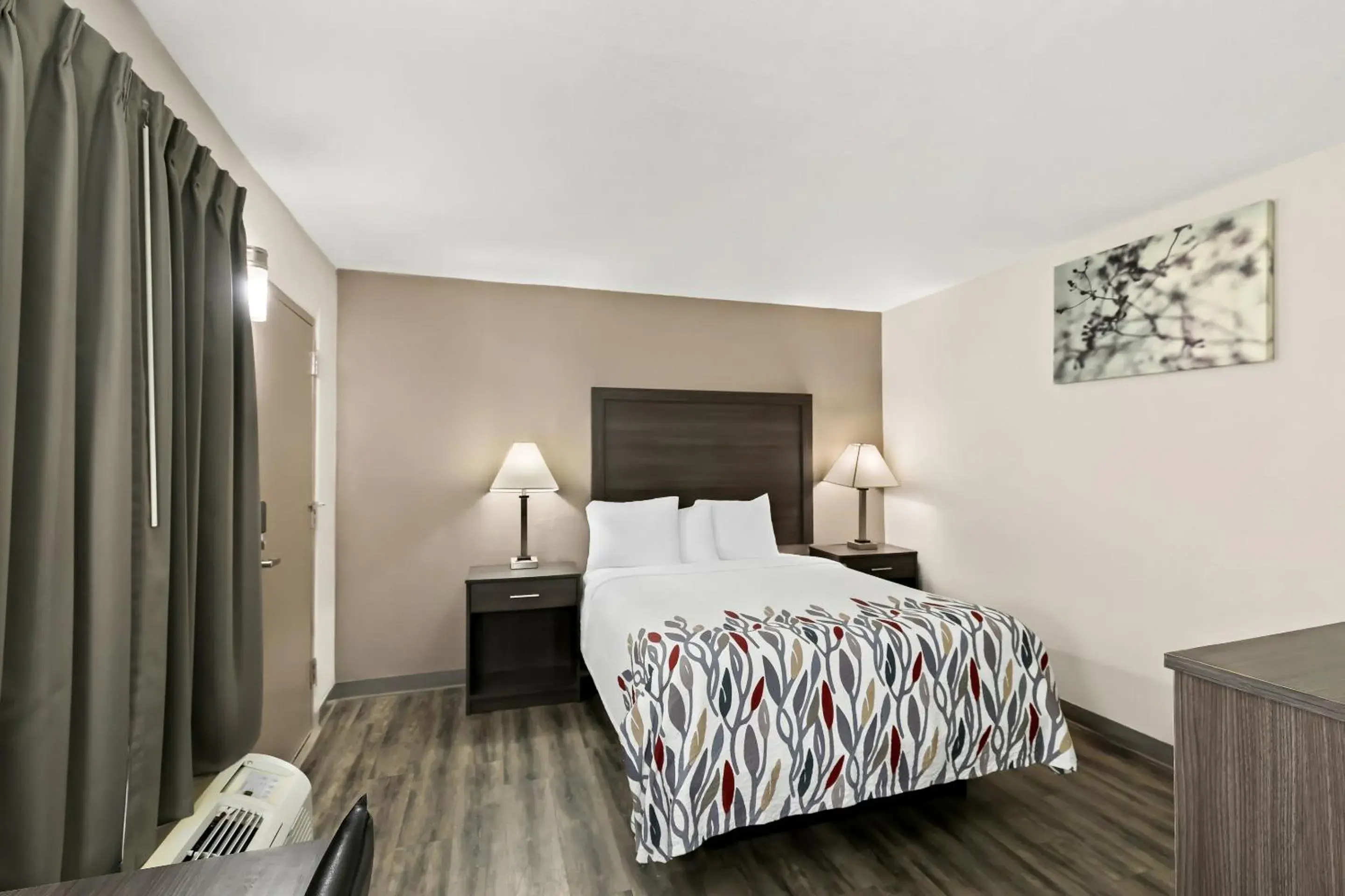 Deluxe Queen Room Non-Smoking in Red Roof Inn & Suites Duncan Deluxe Queen Room Non-Smoking in Red Roof Inn & Suites Duncan