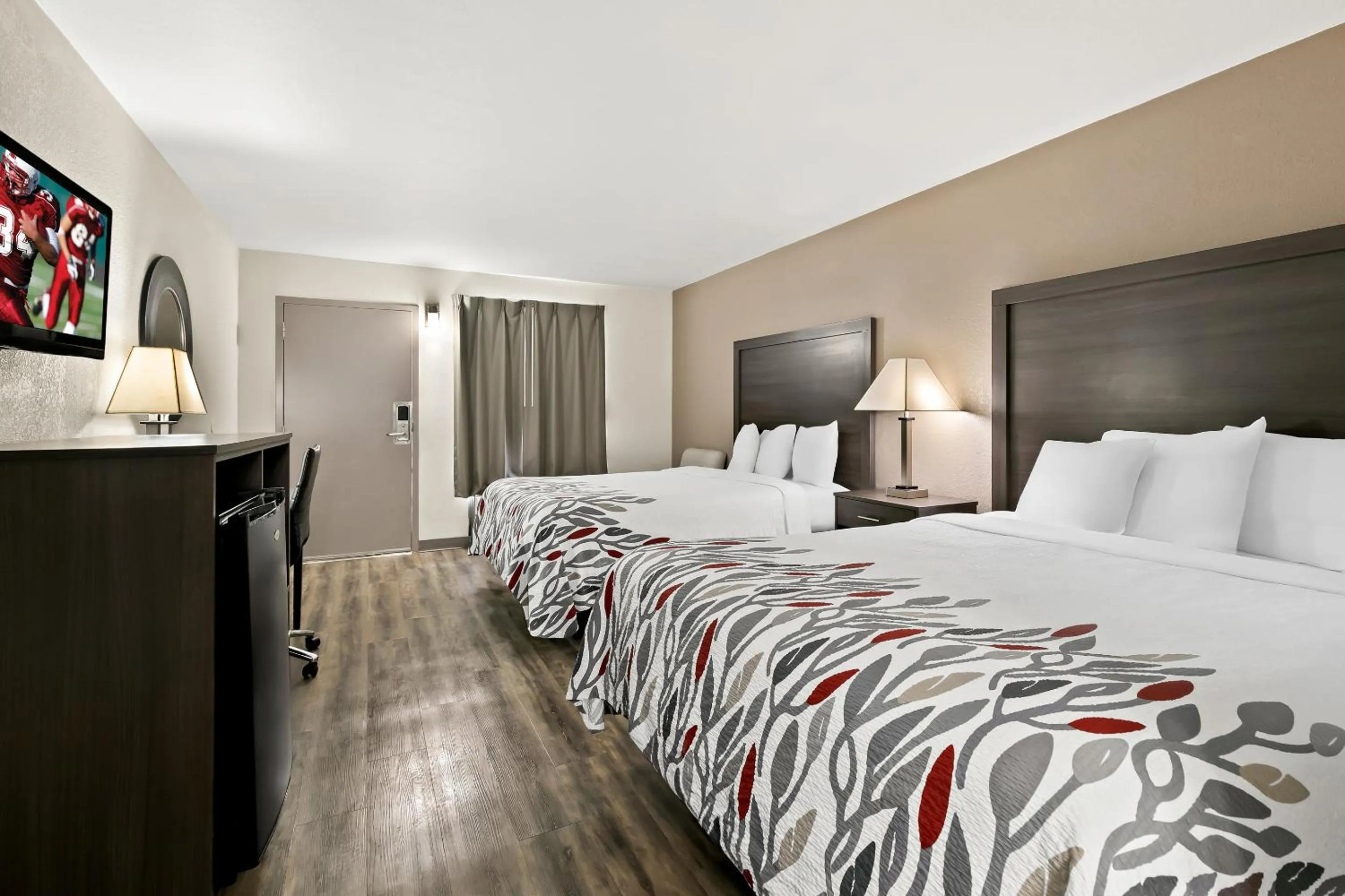 Bedroom, Bed in Red Roof Inn & Suites Duncan