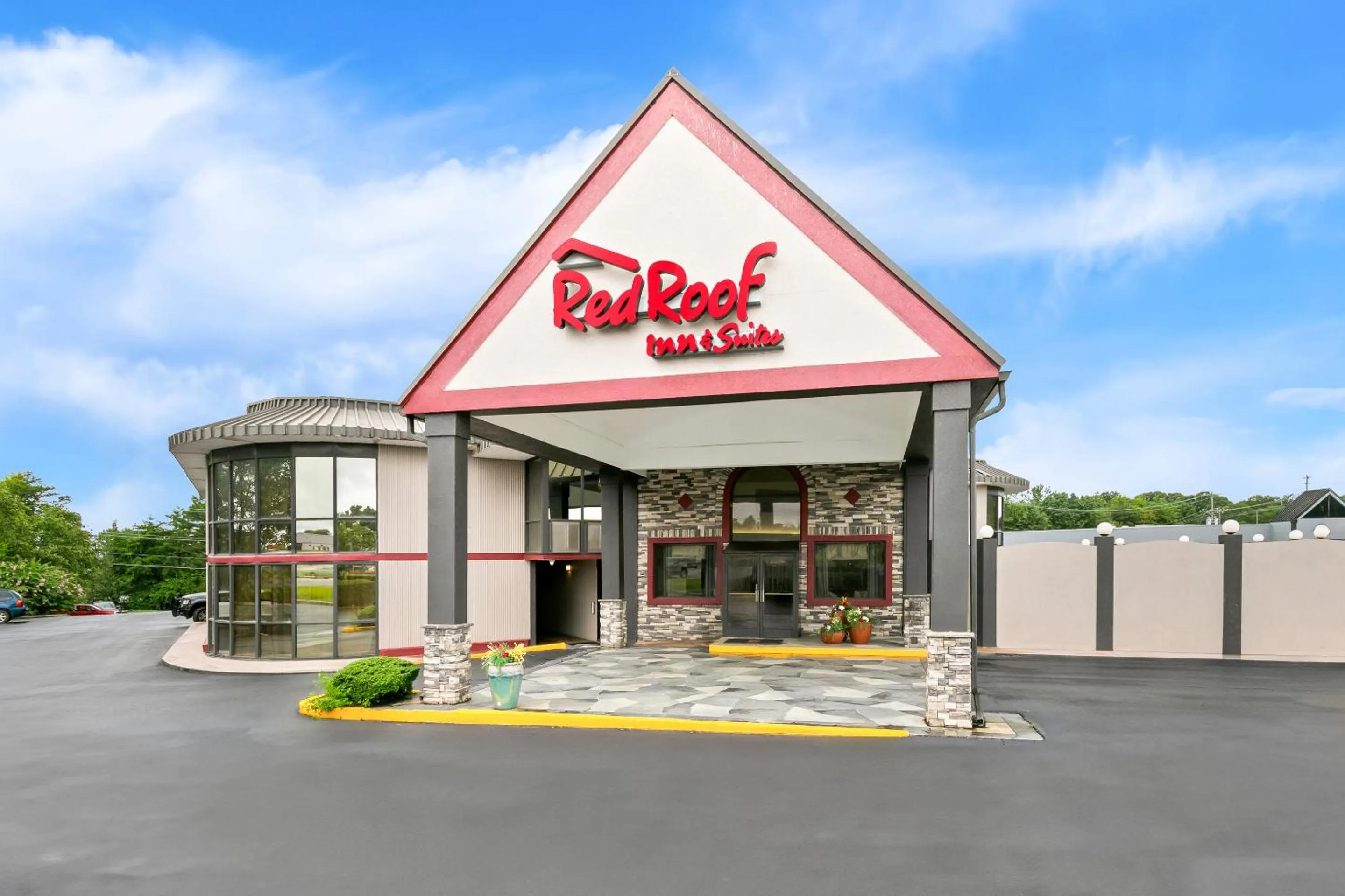 Property building in Red Roof Inn & Suites Duncan