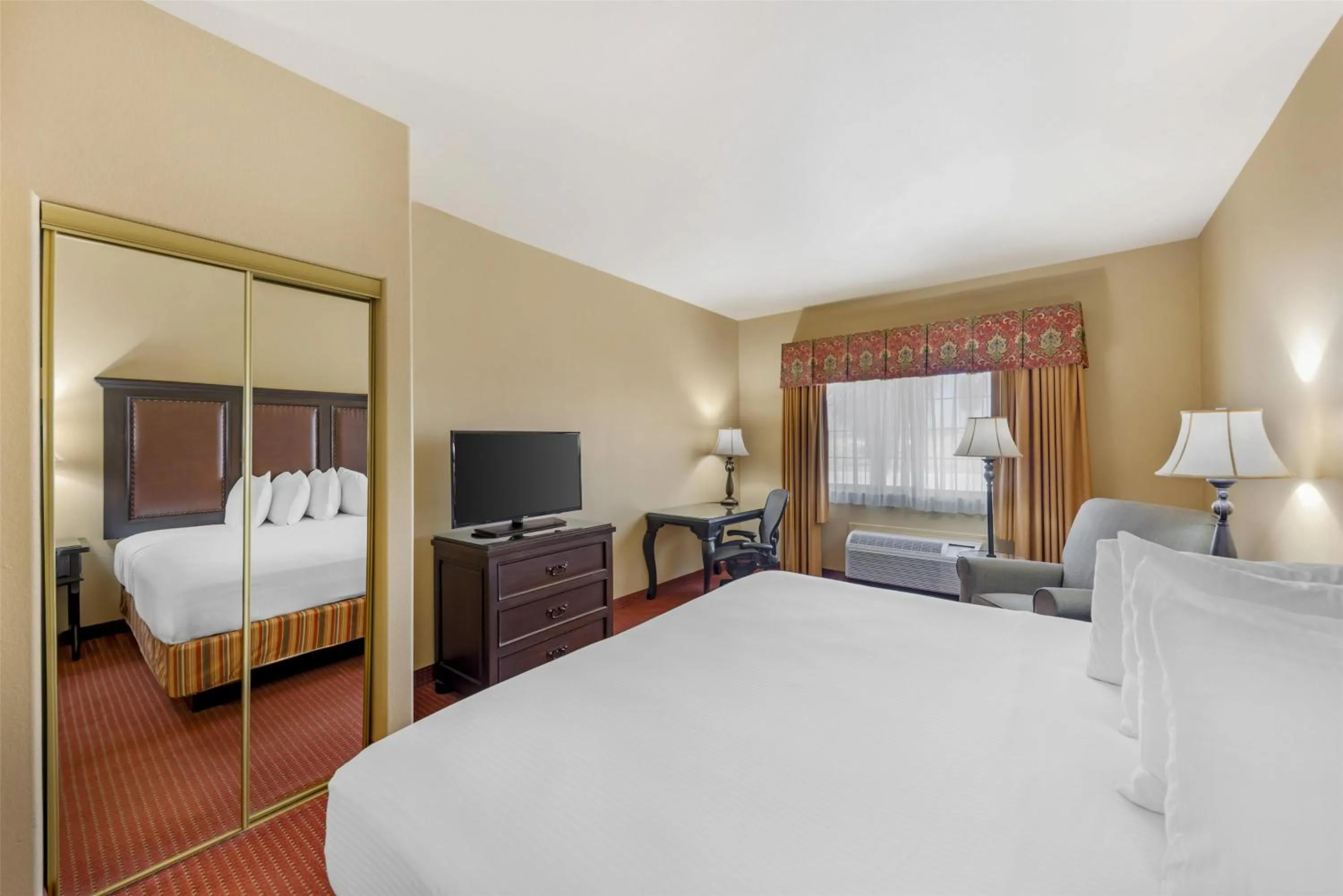 Bedroom, Bed in Best Western San Isidro Inn