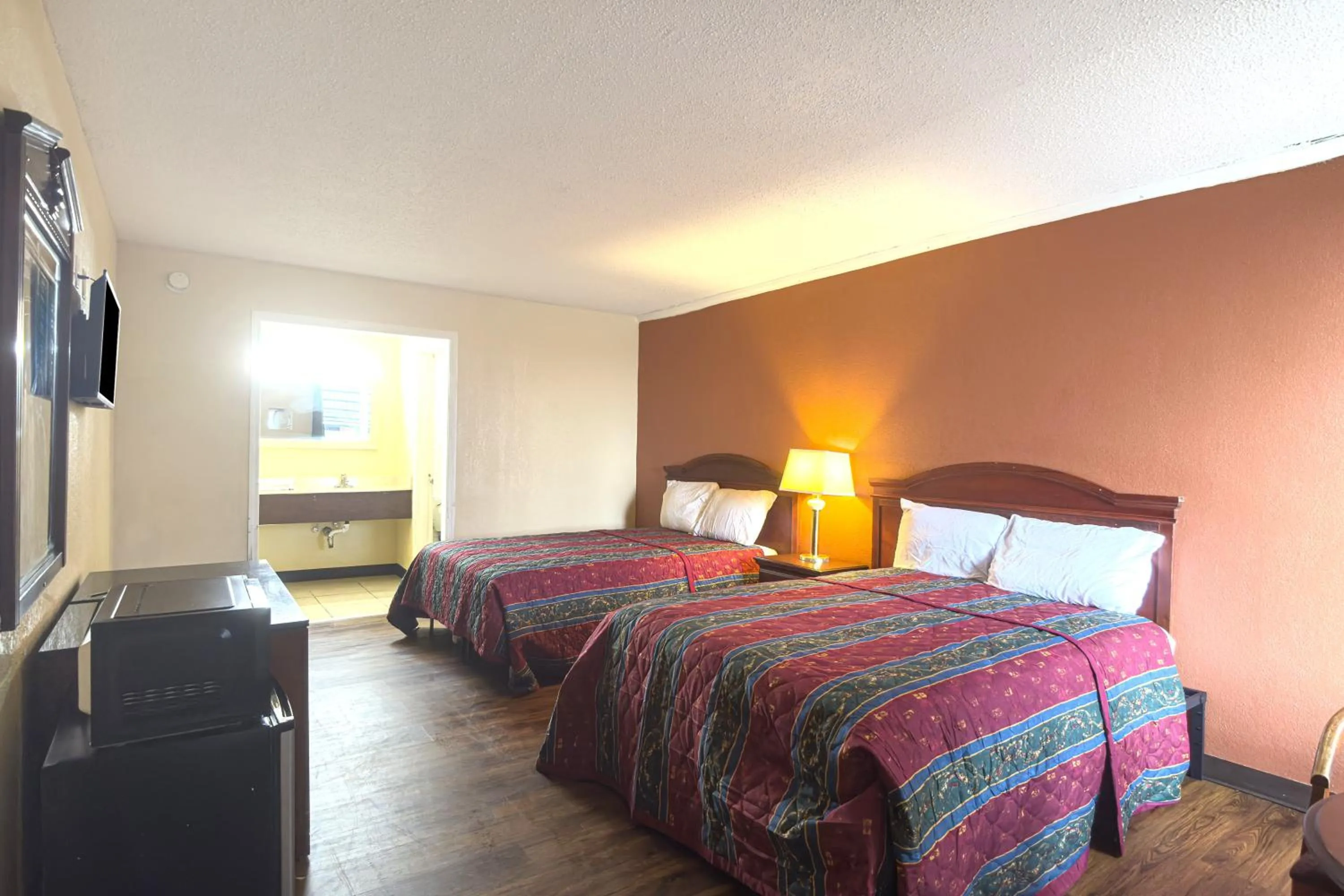 Bedroom, Bed in OYO Hotel Vienna I-75