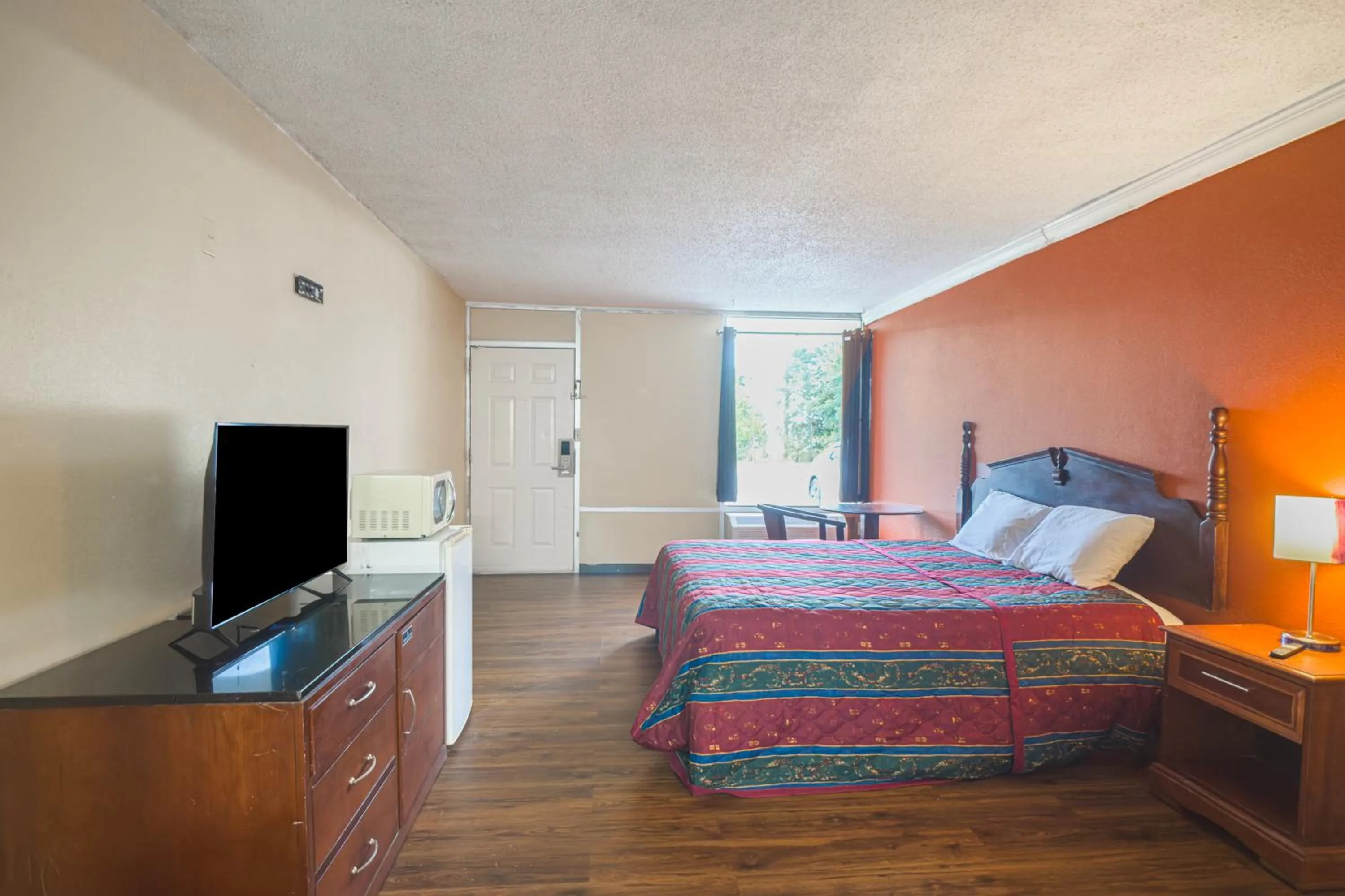 Bedroom, Bed in OYO Hotel Vienna I-75