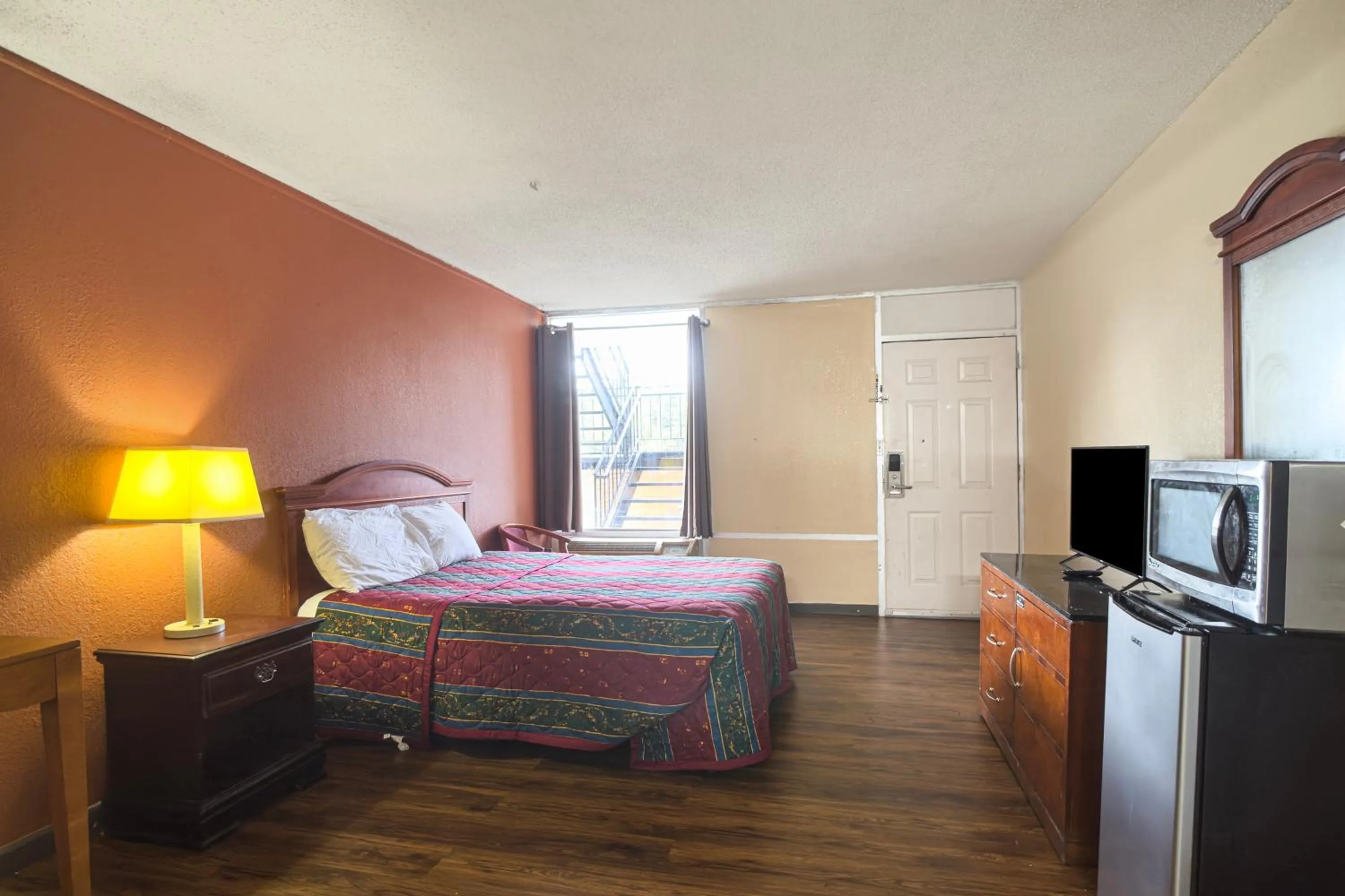 Bedroom, Bed in OYO Hotel Vienna I-75