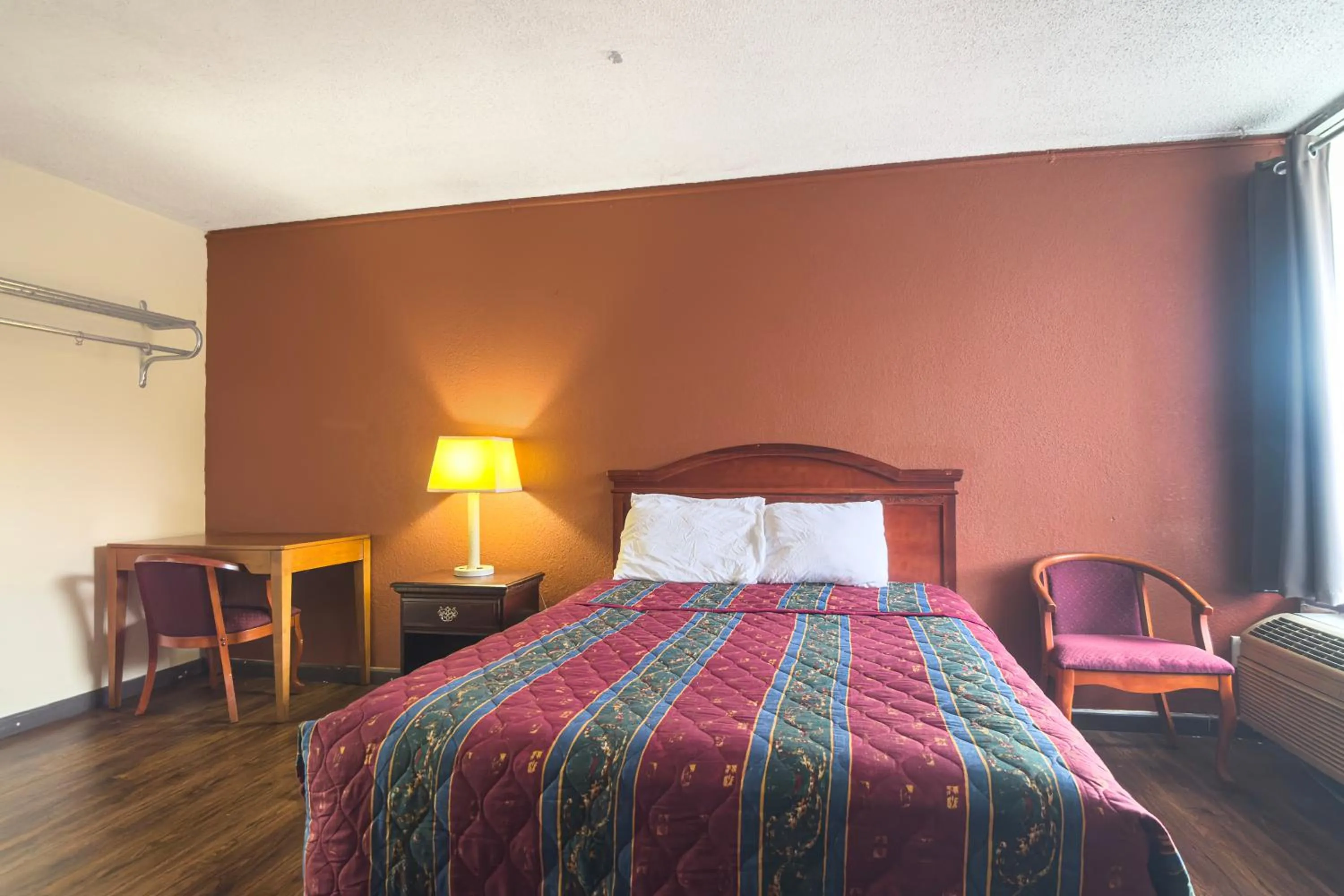 Bedroom, Bed in OYO Hotel Vienna I-75