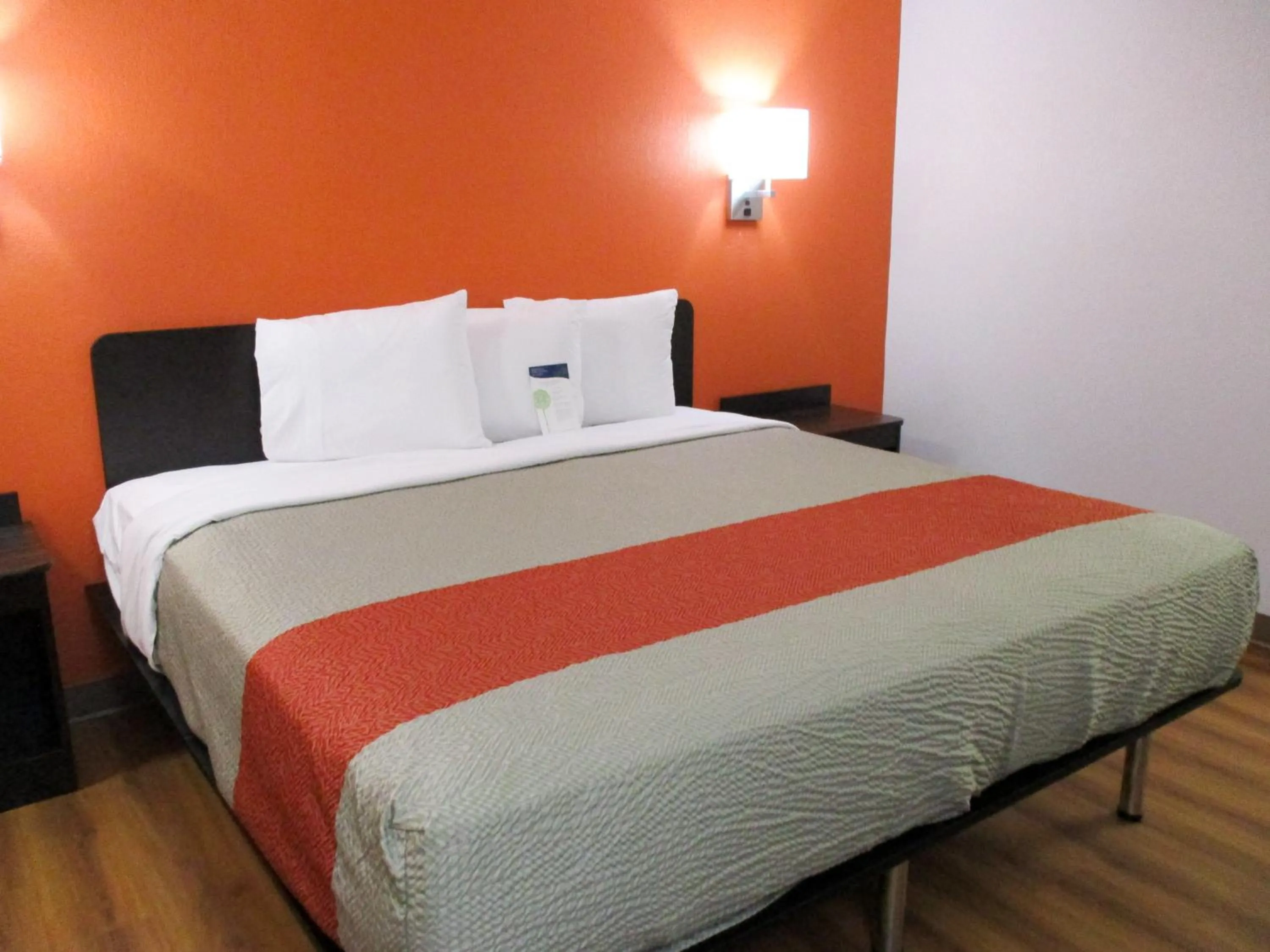 Bedroom, Bed in Motel 6-Odenton, MD - Fort Meade