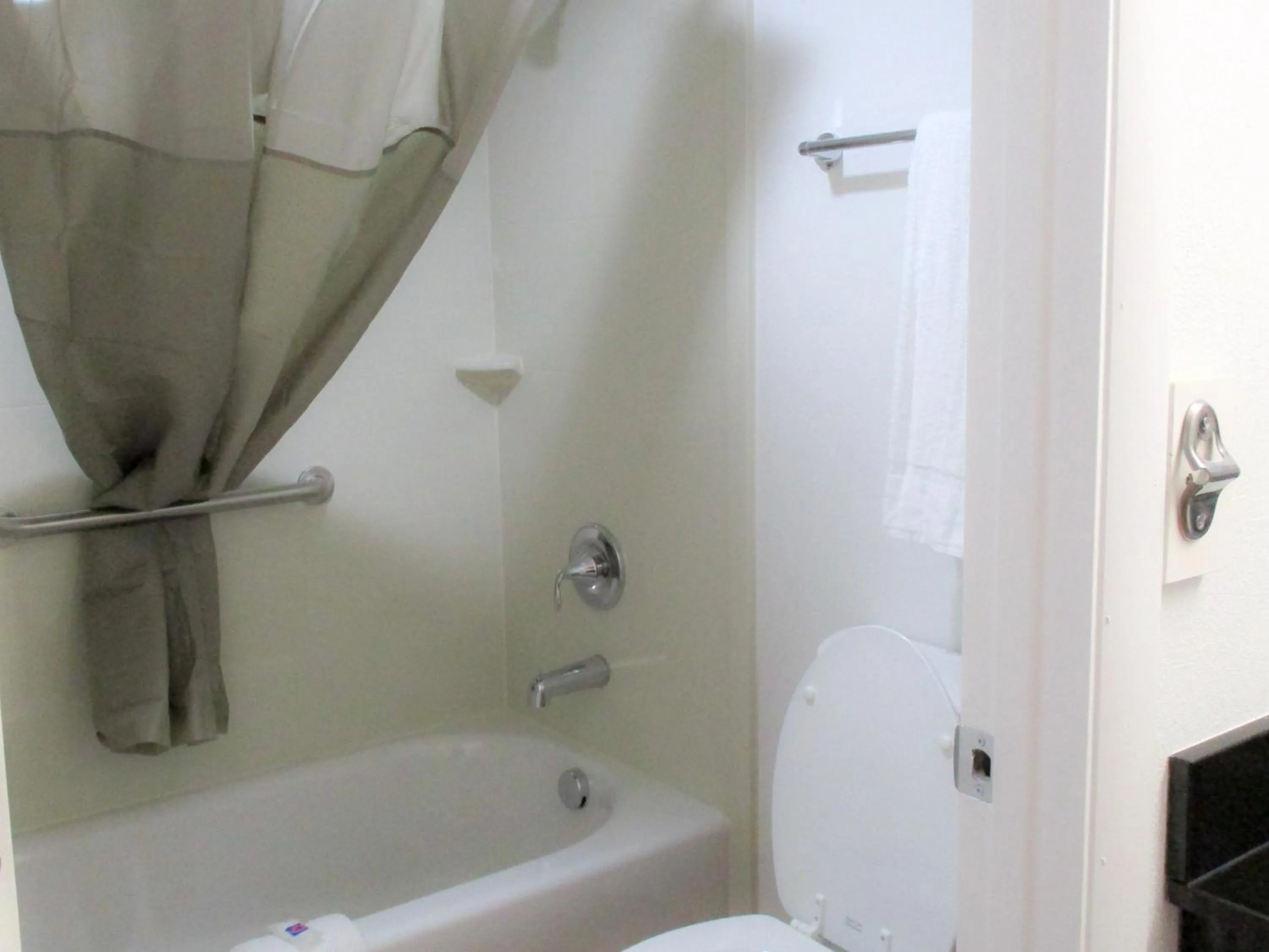 Bathroom in Motel 6-Odenton, MD - Fort Meade