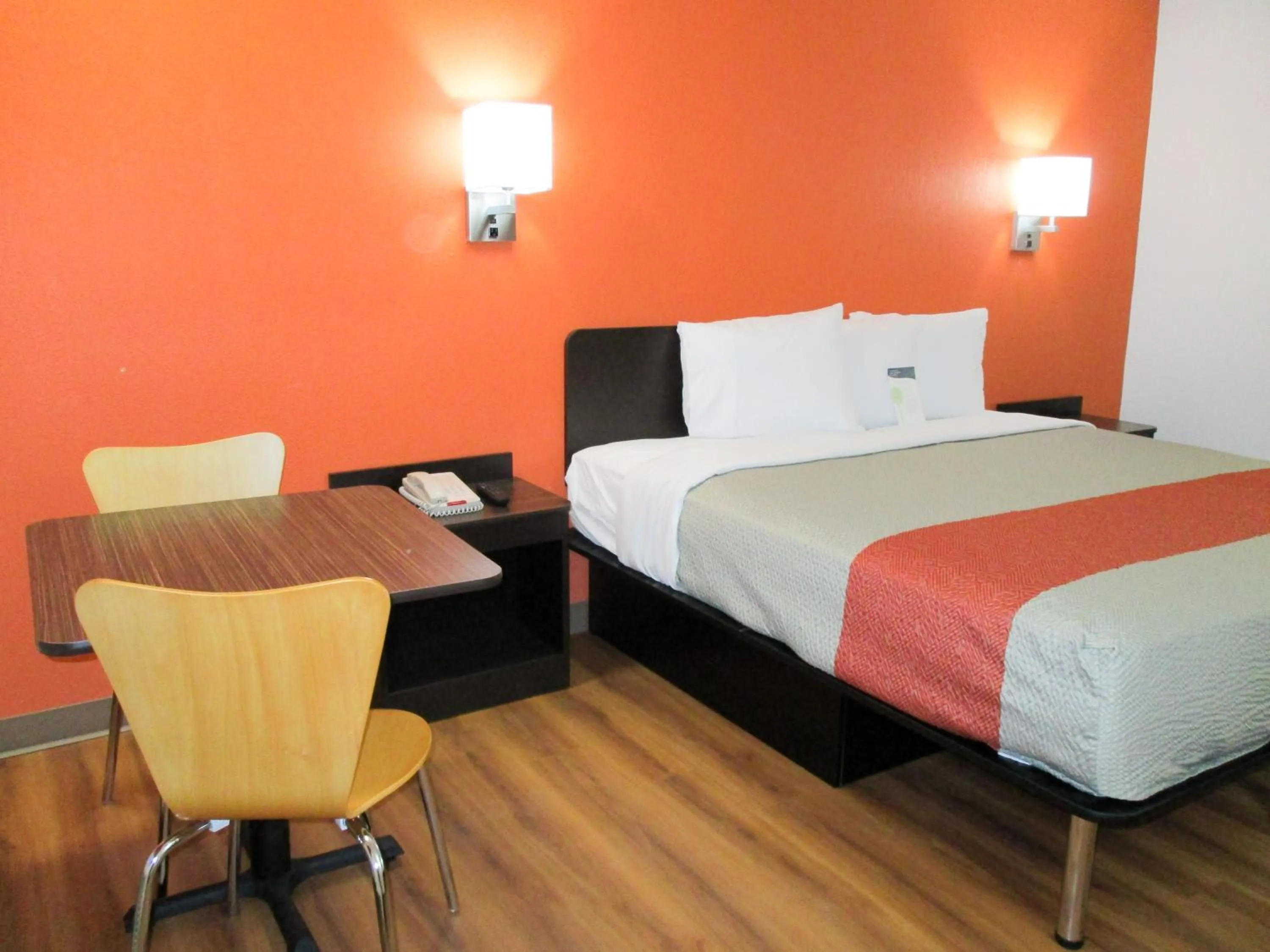 Bedroom, Bed in Motel 6-Odenton, MD - Fort Meade