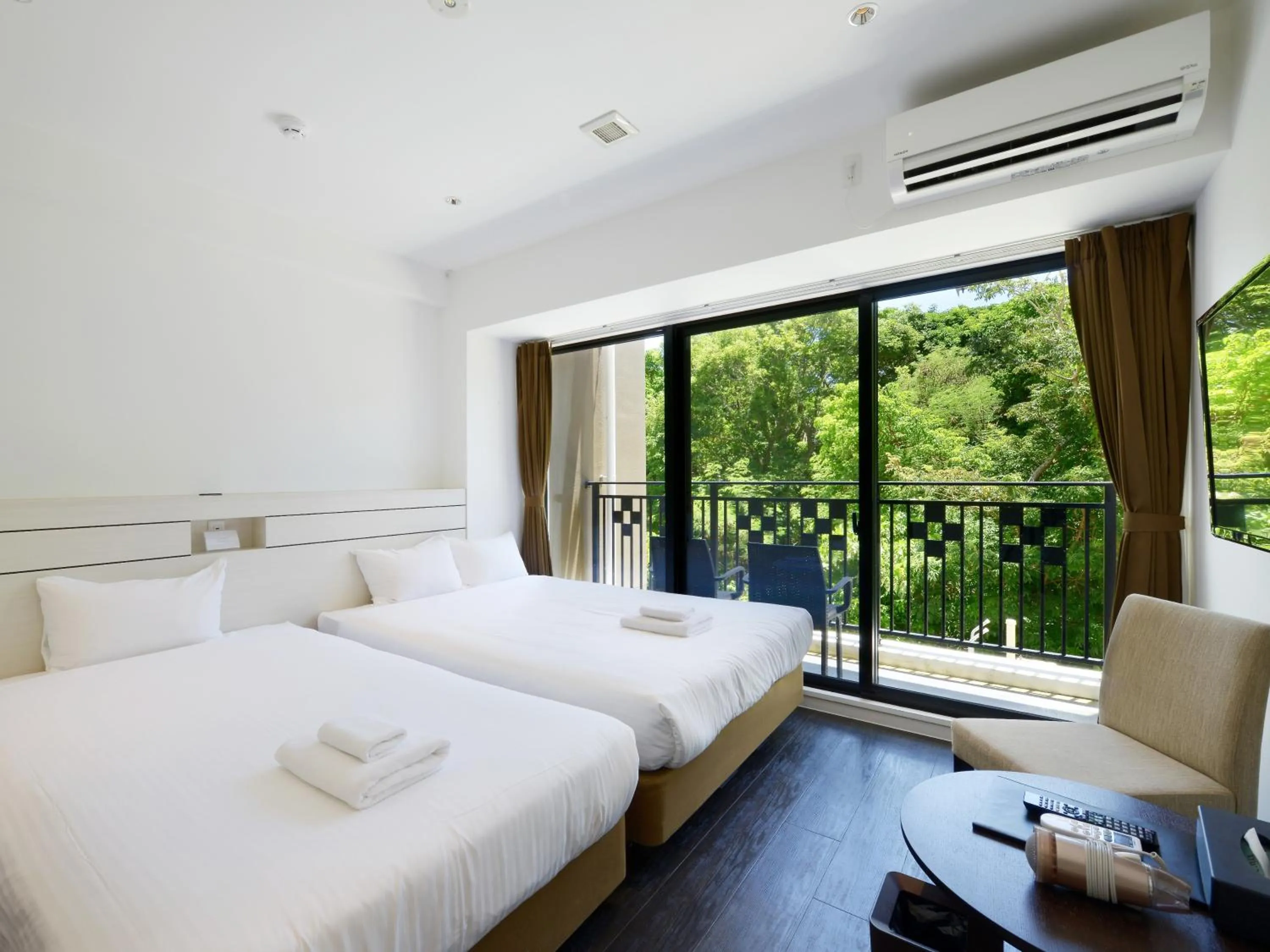 Photo of the whole room, Bed in Karry CONDO CHURAUMI