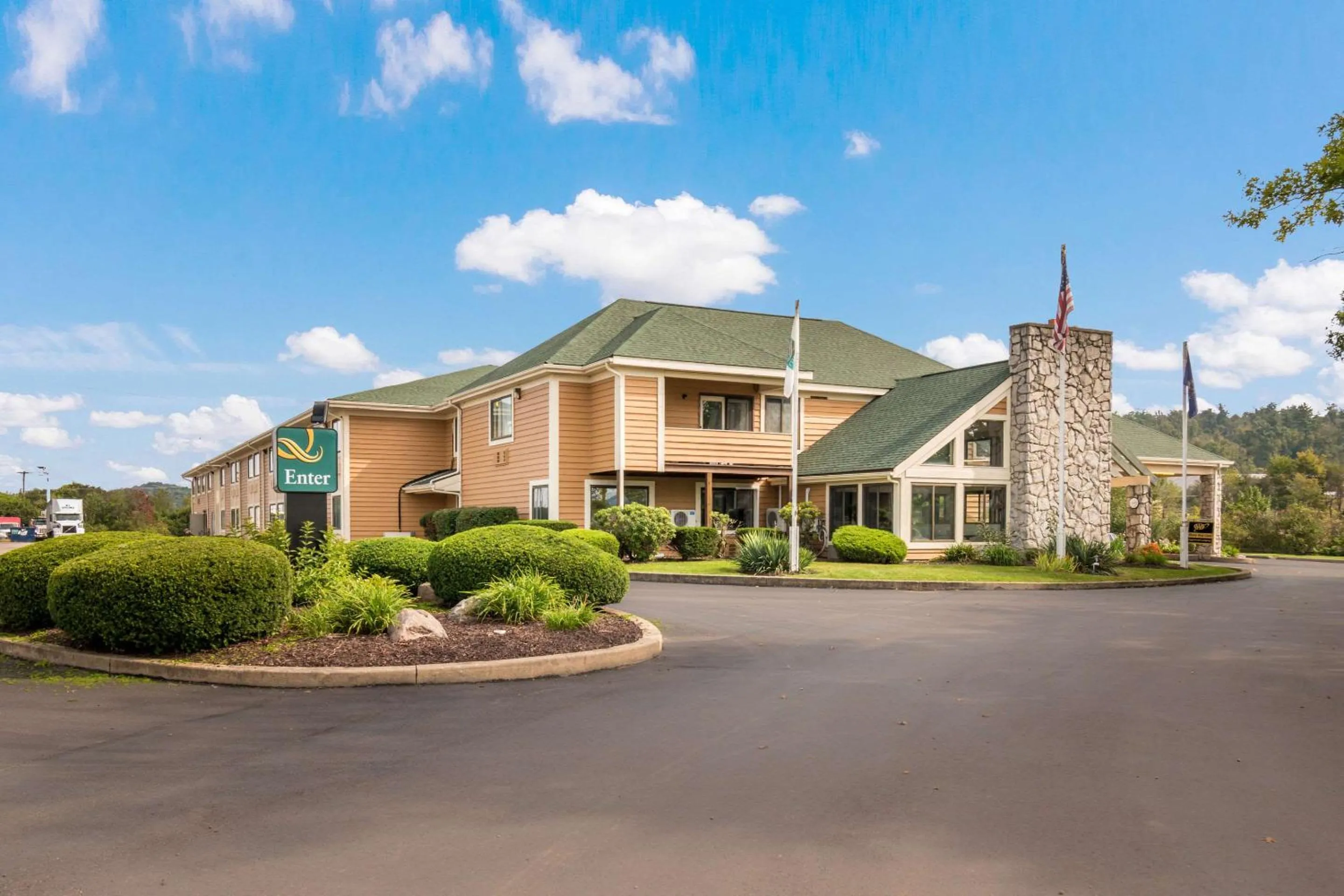 Property building in Quality Inn Bloomsburg