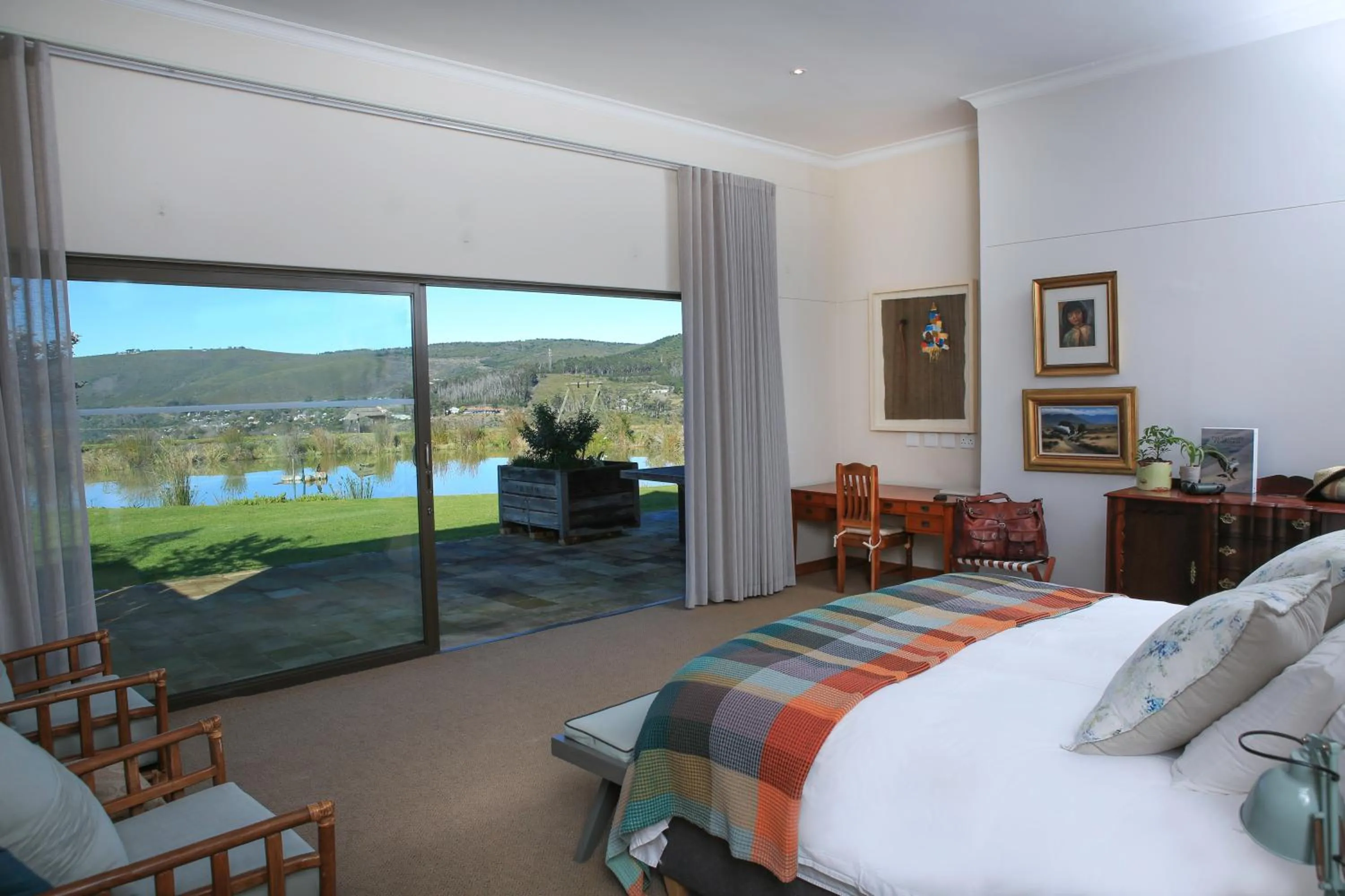 Photo of the whole room, Bed in Hudson Manor - Entabeni, Knysna
