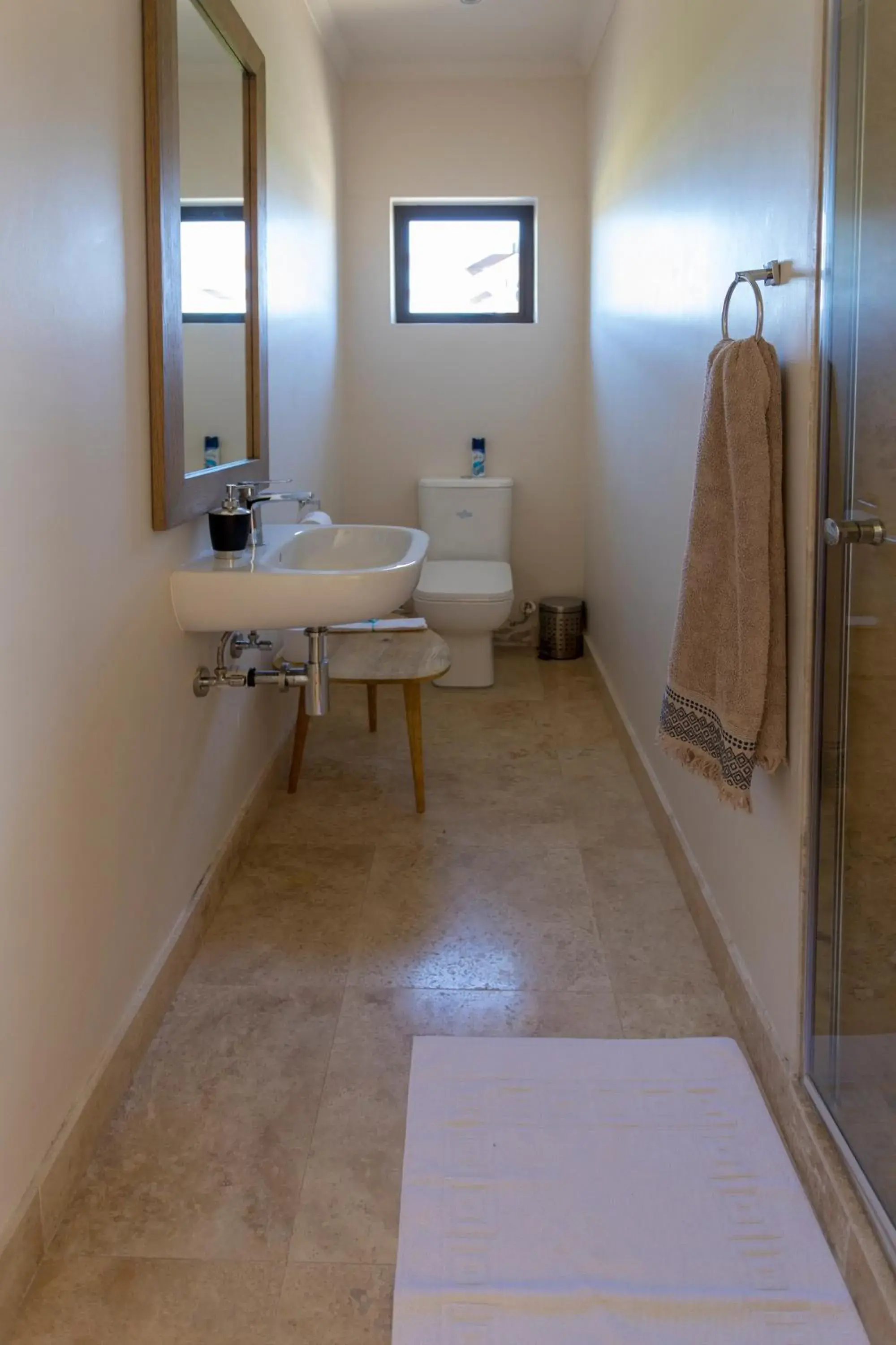 Small Double Room in Hudson Manor - Entabeni, Knysna Small Double Room in Hudson Manor - Entabeni, Knysna