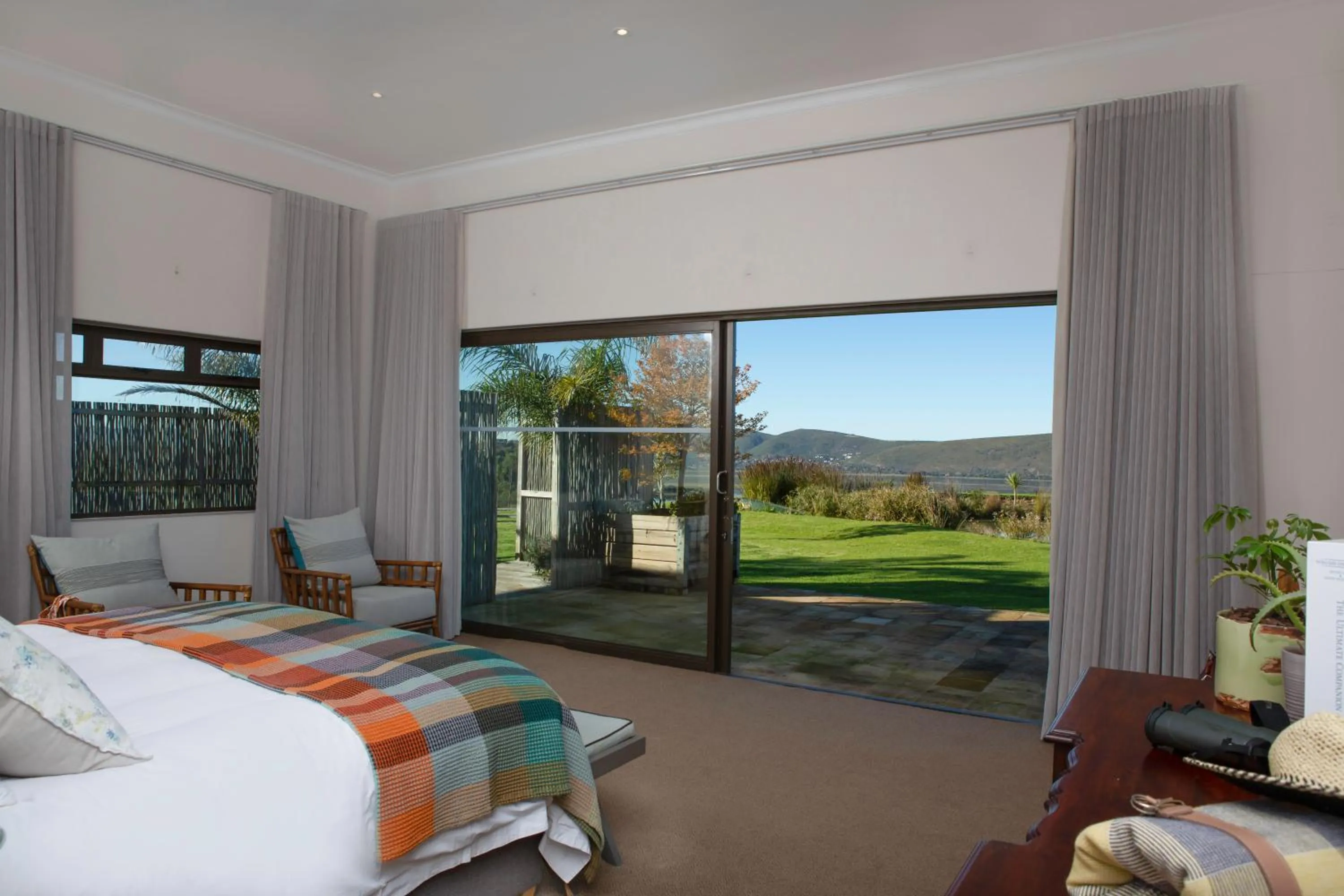 Garden view, Bed in Hudson Manor - Entabeni, Knysna