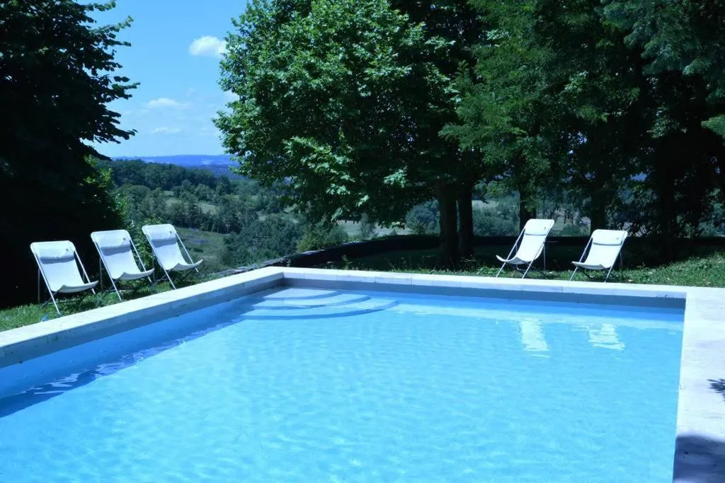 Swimming pool in Chambre d'hôtes chez Johannes et Adèle