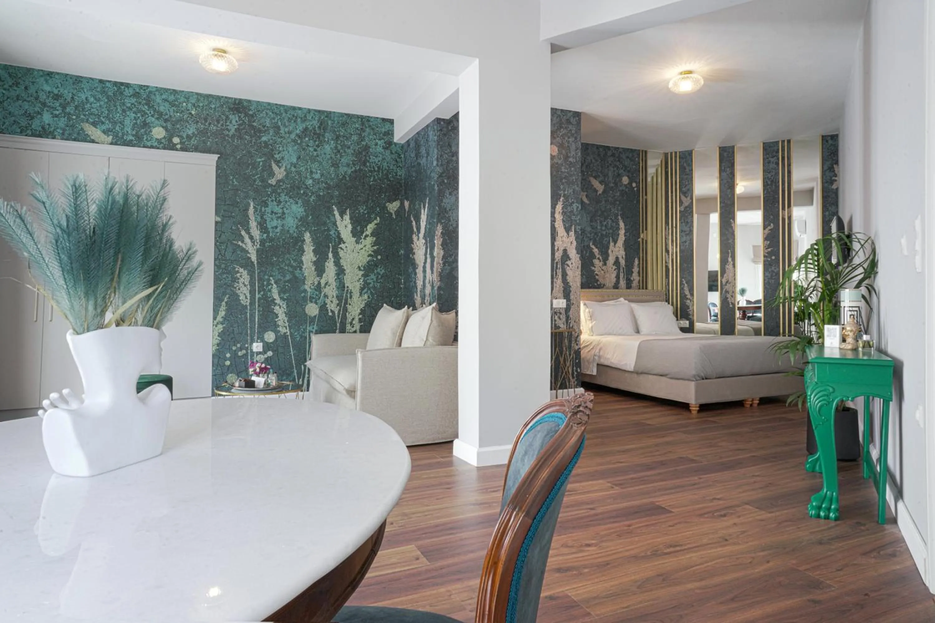 Photo of the whole room in Pafsilipon Suites