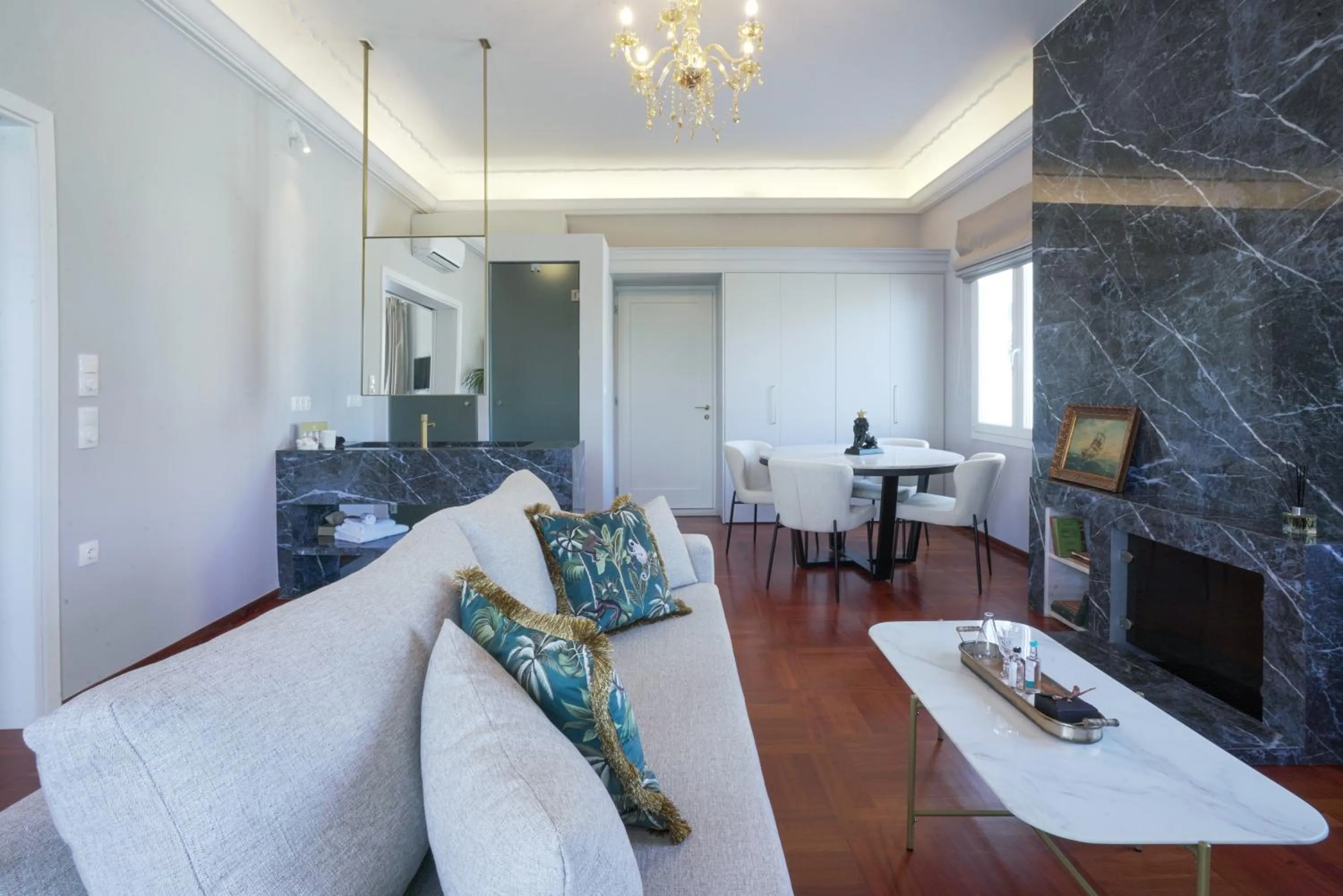 Living room in Pafsilipon Suites