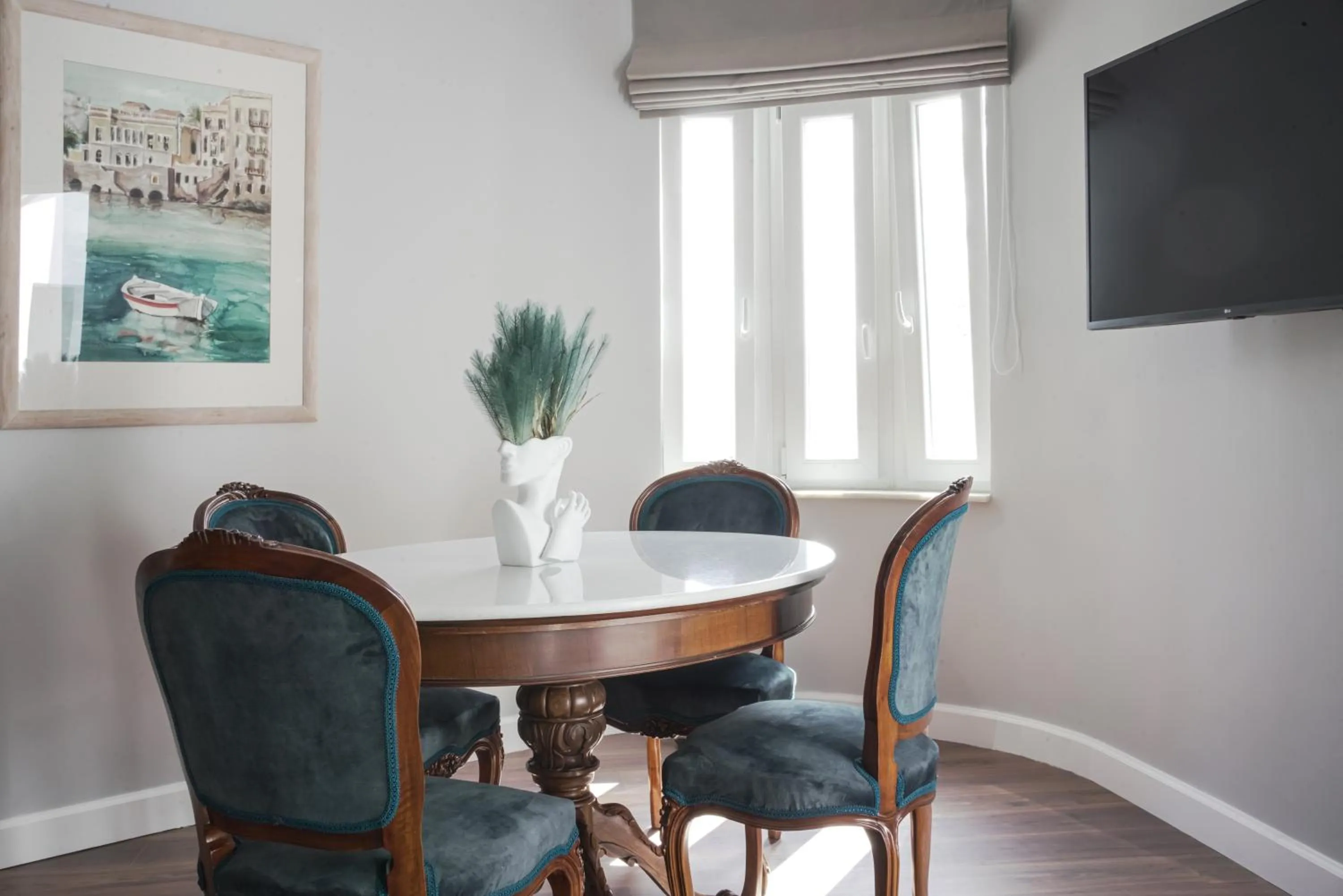 Dining area in Pafsilipon Suites