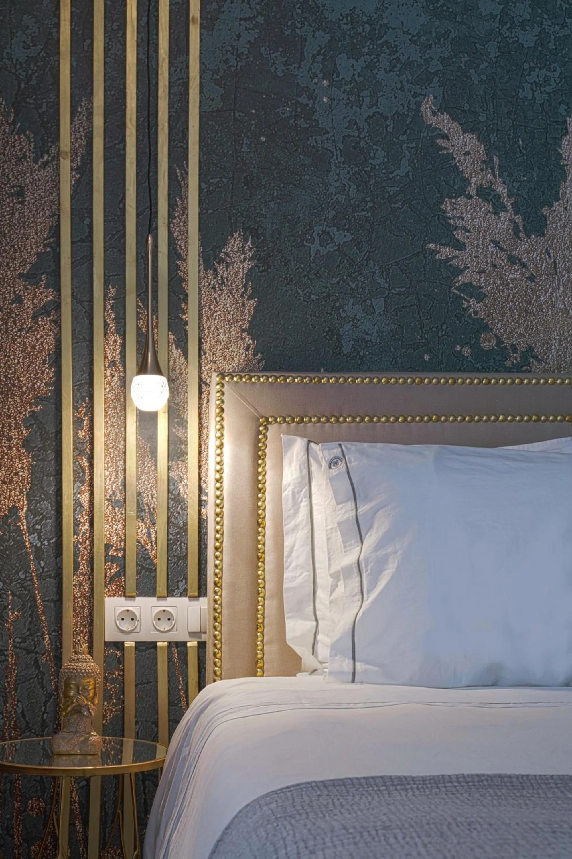 Bed in Pafsilipon Suites