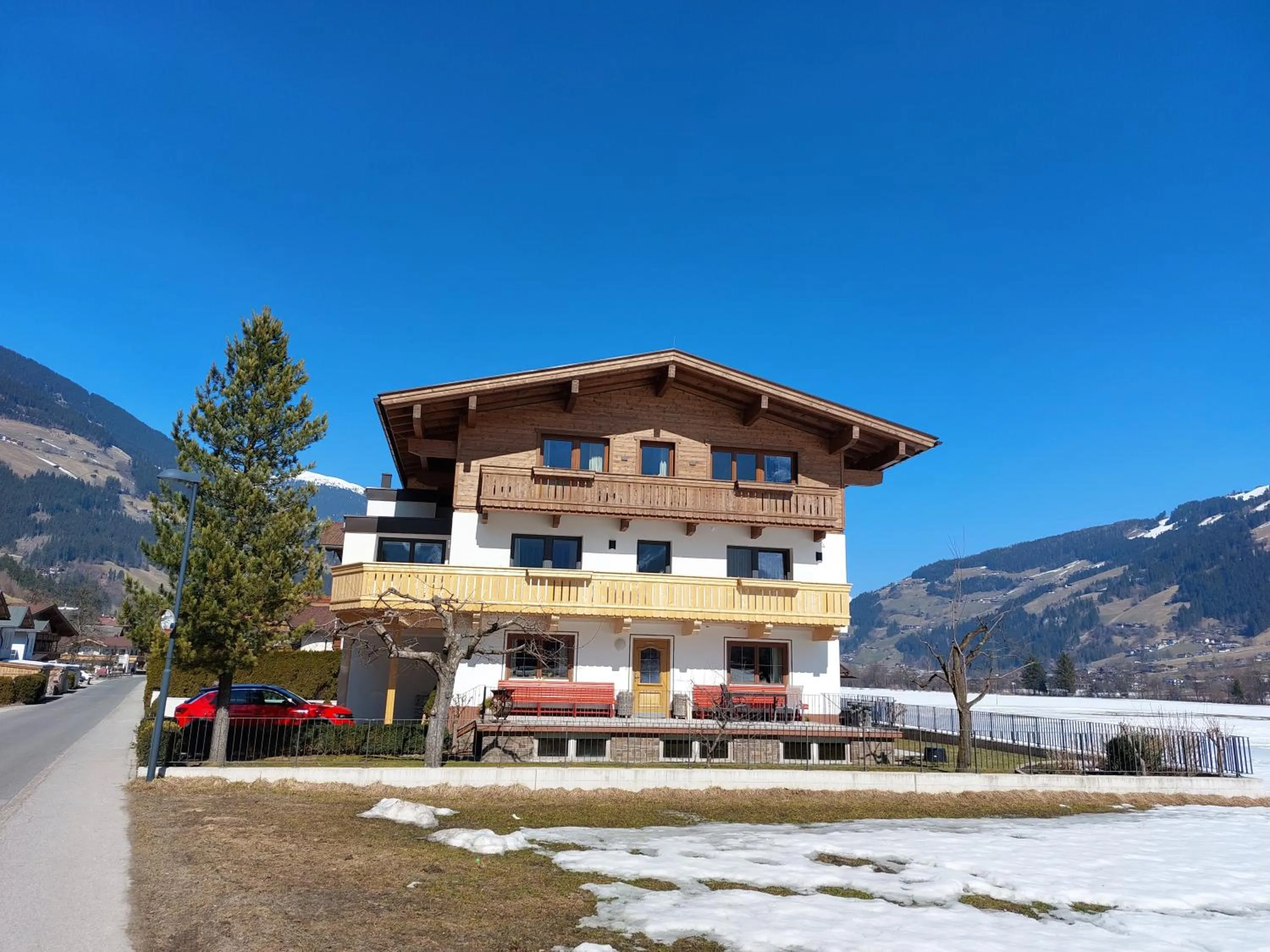 Property building in Haus Kreidl