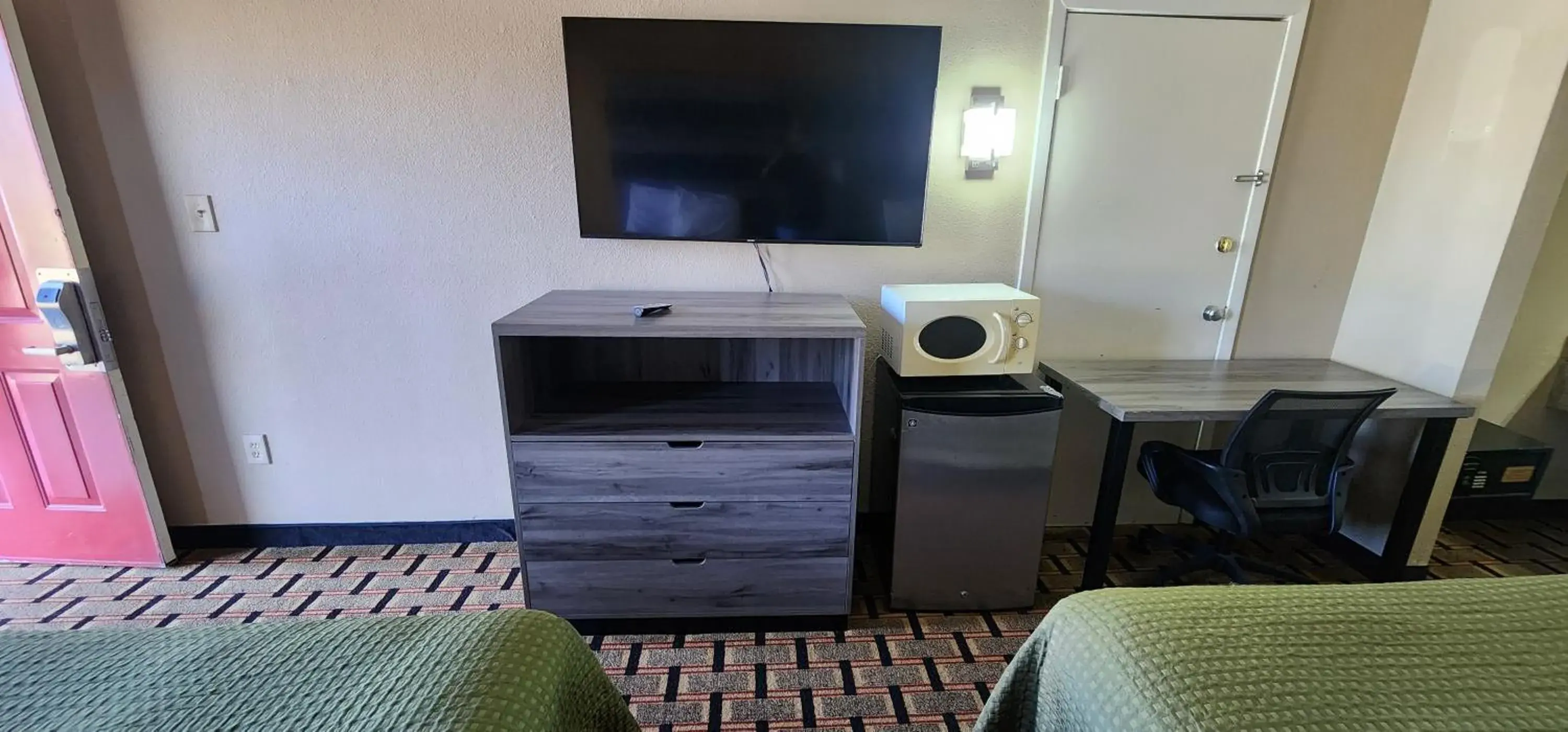 Double Room with Two Double Beds - Non-Smoking in Super 7 Inn Double Room with Two Double Beds - Non-Smoking in Super 7 Inn