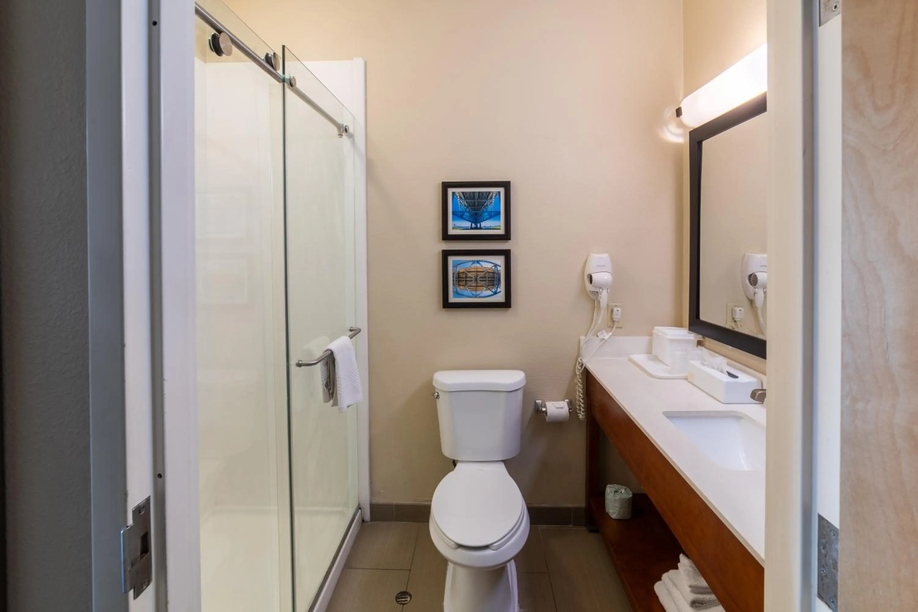 Shower in Sonesta Essential - Baton Rouge Airport