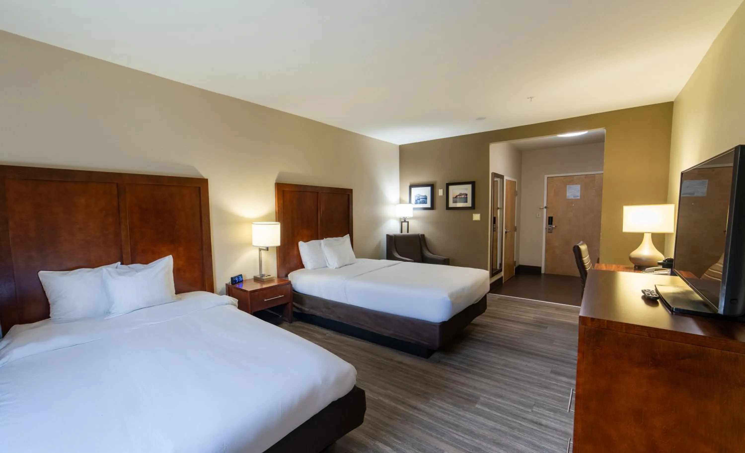 TV and multimedia, Bed in Sonesta Essential - Baton Rouge Airport