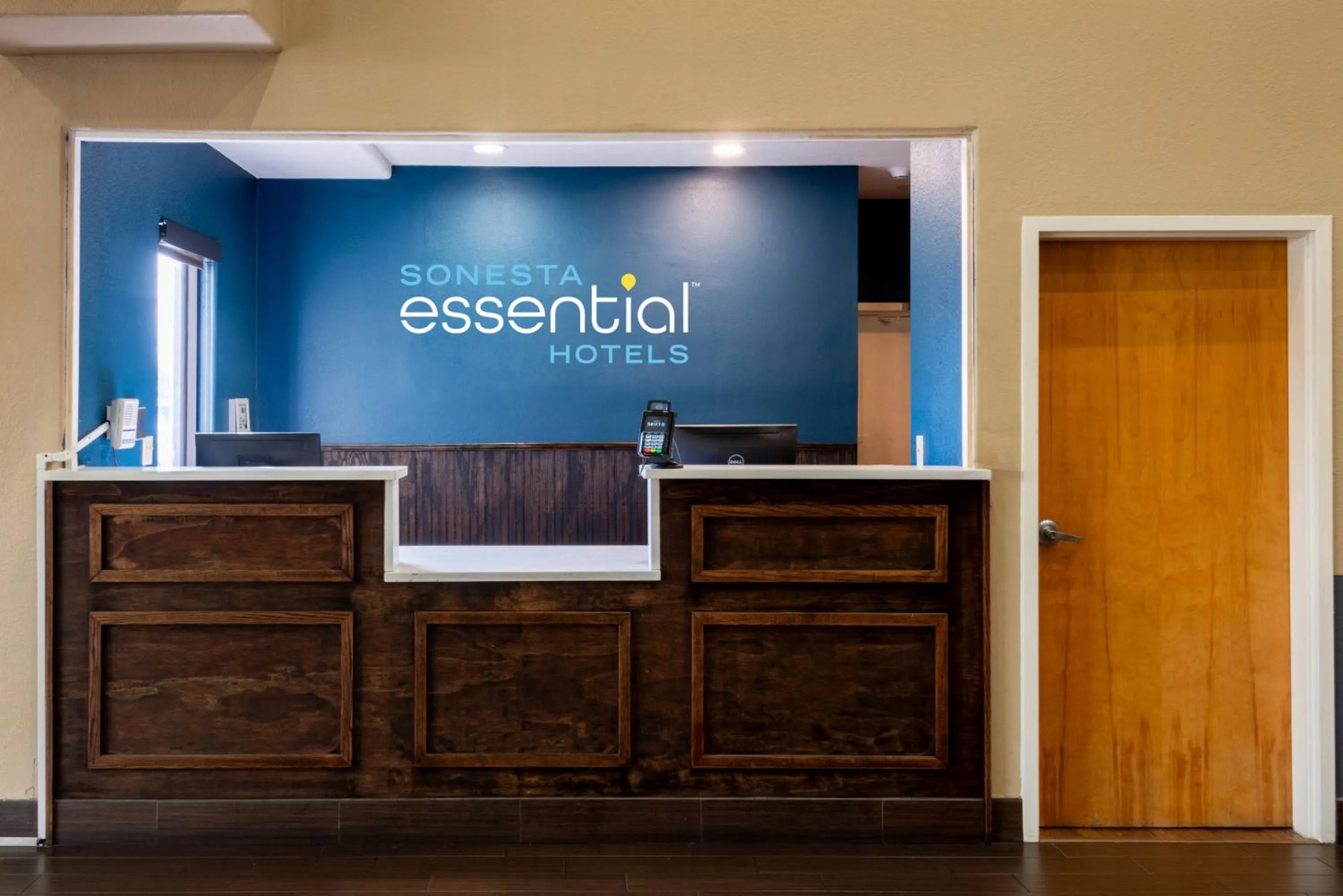 Lobby or reception in Sonesta Essential - Baton Rouge Airport