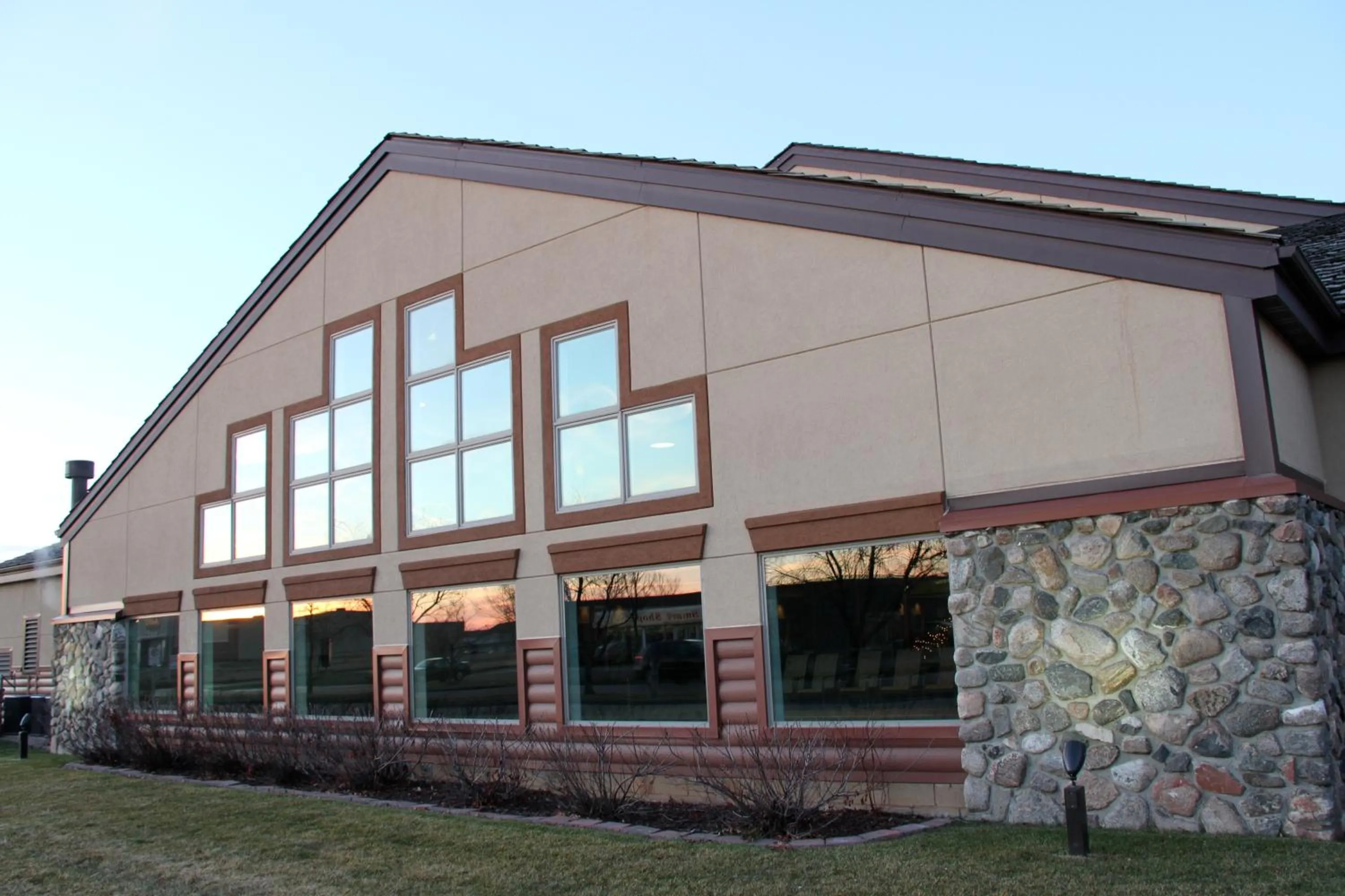 Facade/entrance in C'mon Inn Grand Forks
