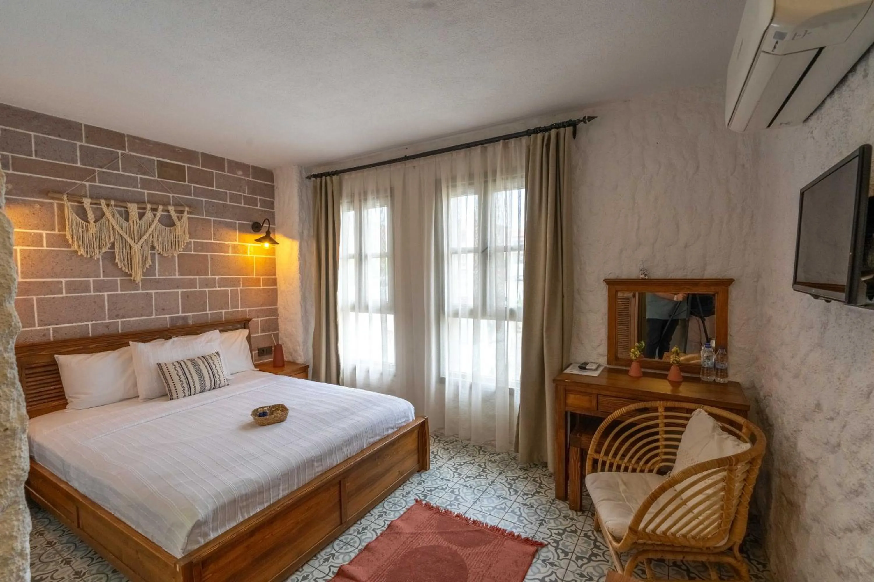 Photo of the whole room in Ajlan Hotel Cunda