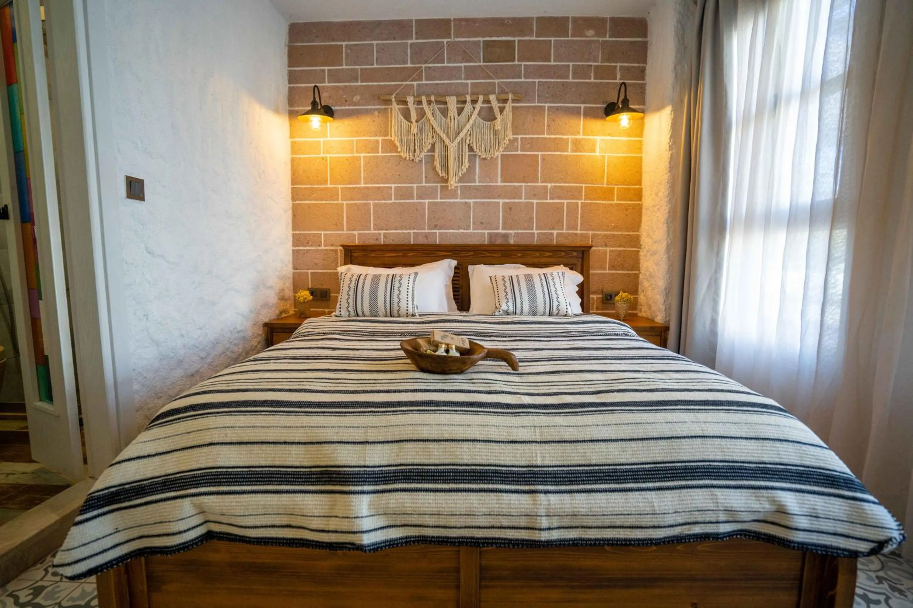 Photo of the whole room in Ajlan Hotel Cunda