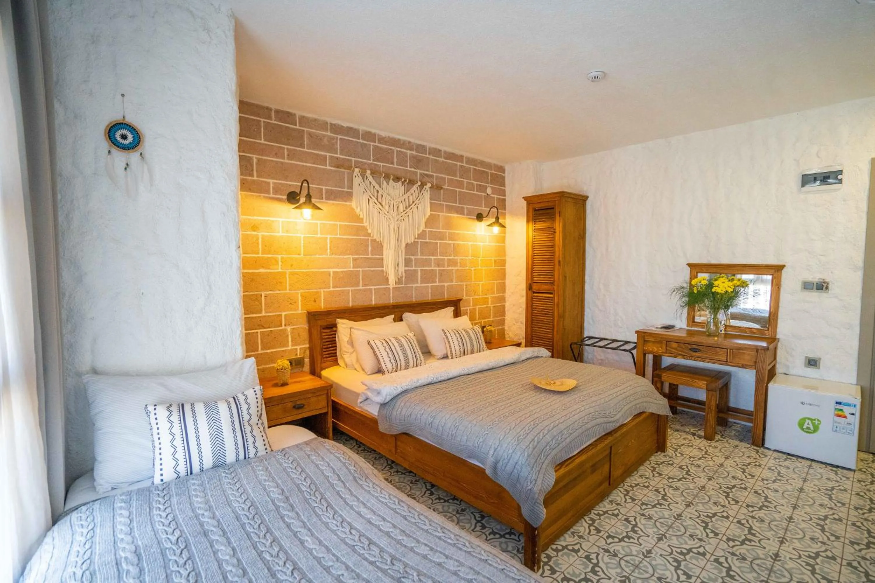 Photo of the whole room in Ajlan Hotel Cunda