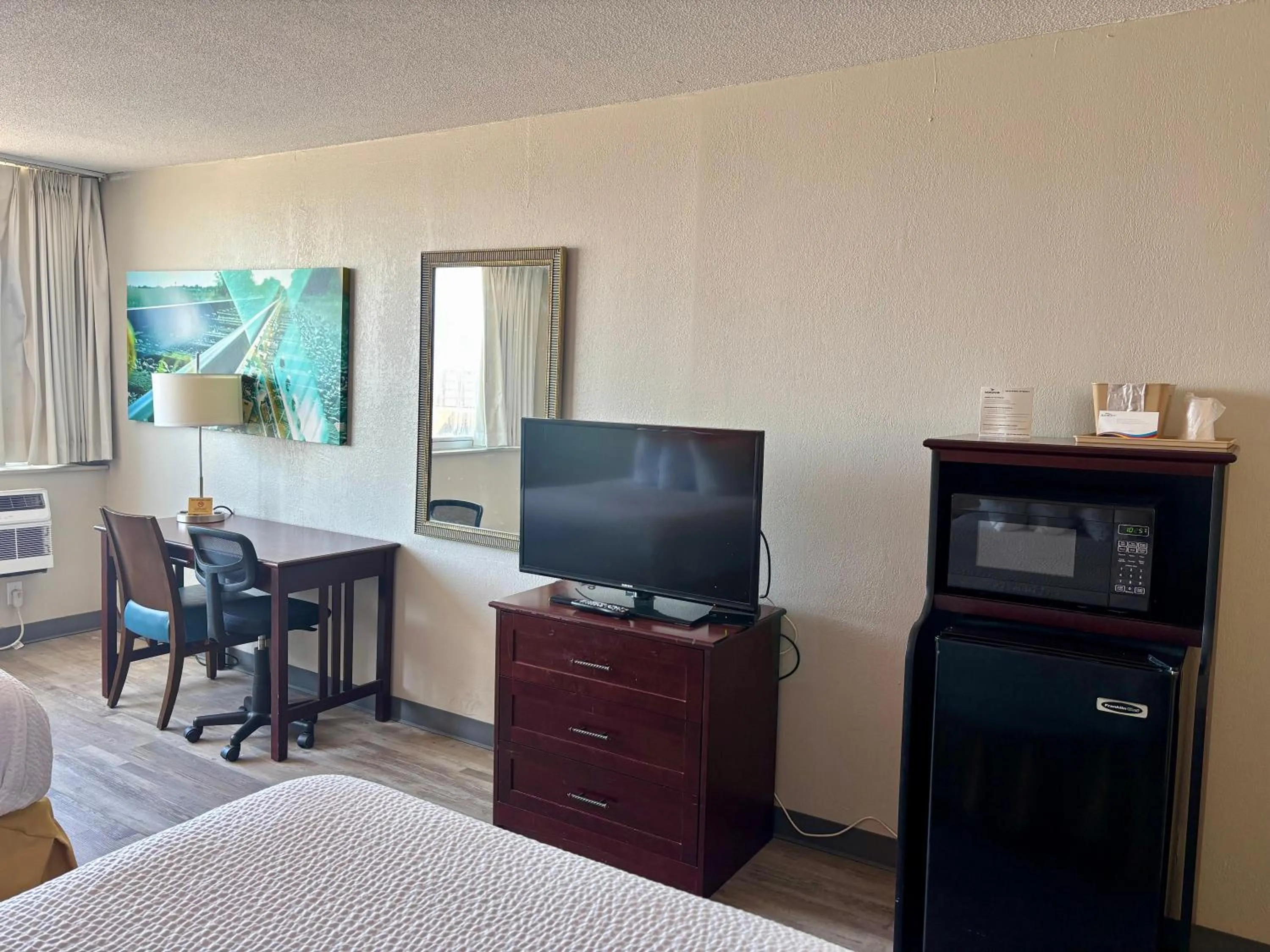 Bedroom, Bed in Baymont by Wyndham Keokuk