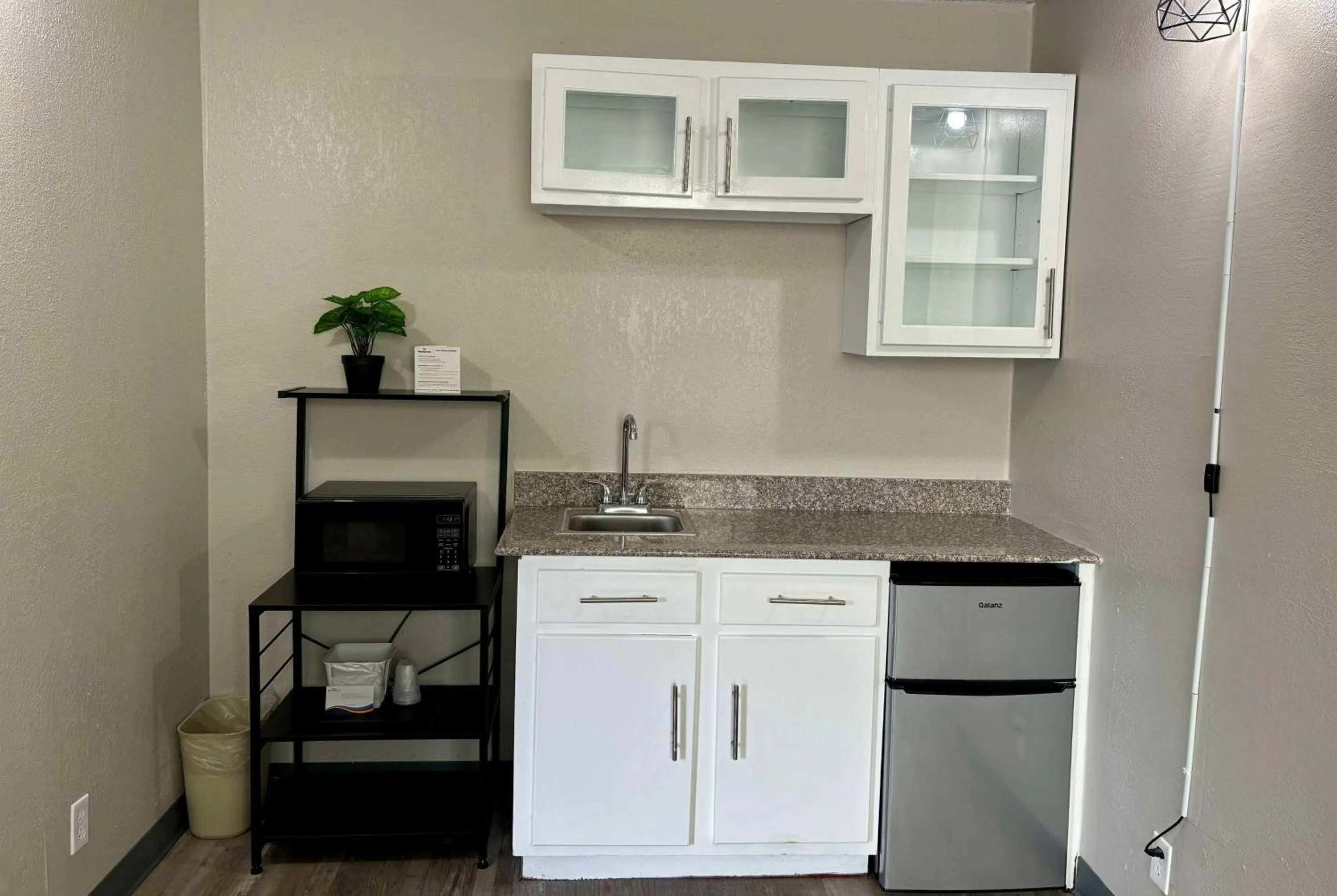 Photo of the whole room in Baymont by Wyndham Keokuk