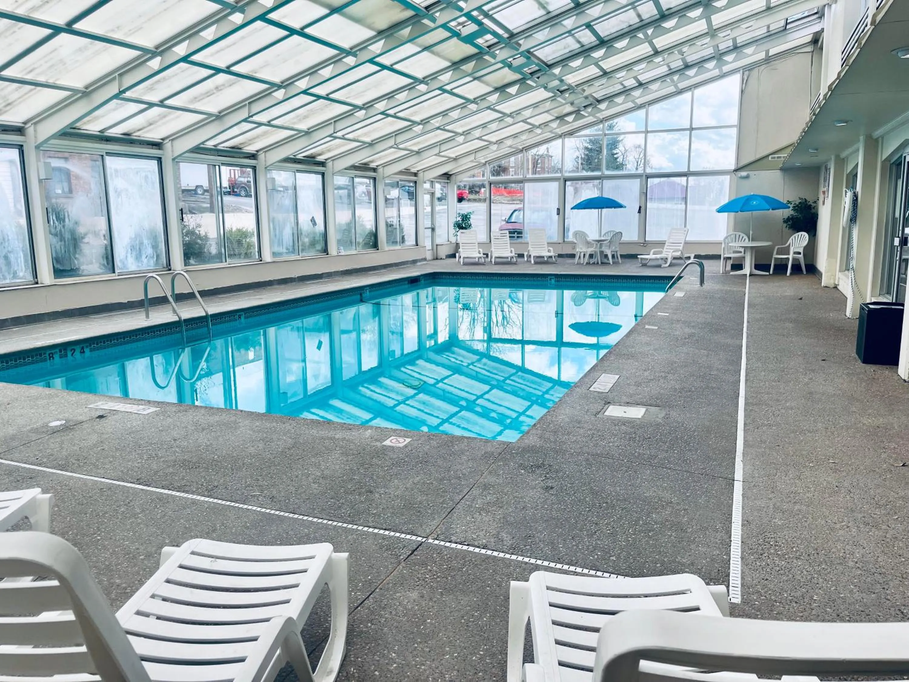 Swimming pool in Baymont by Wyndham Keokuk