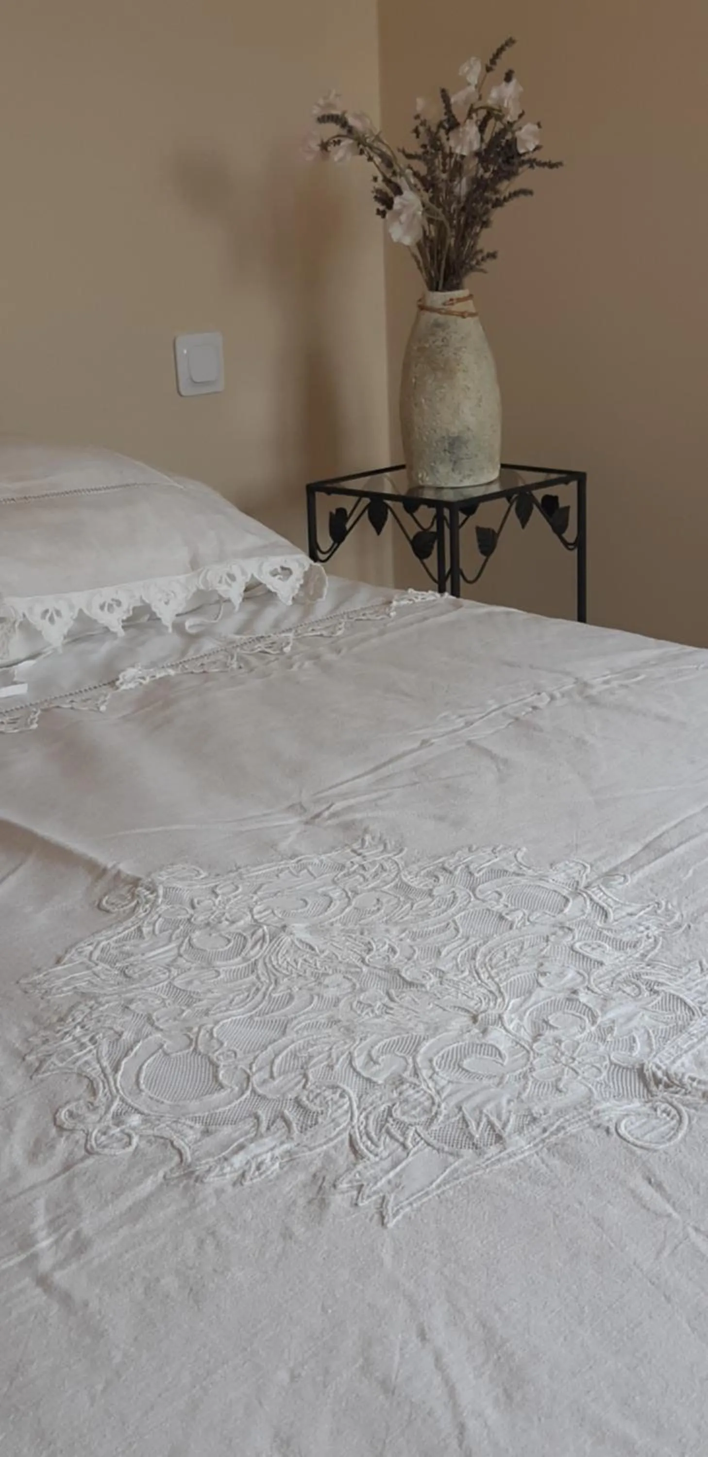 Bedroom, Bed in La Villanelle maison d'hôtes