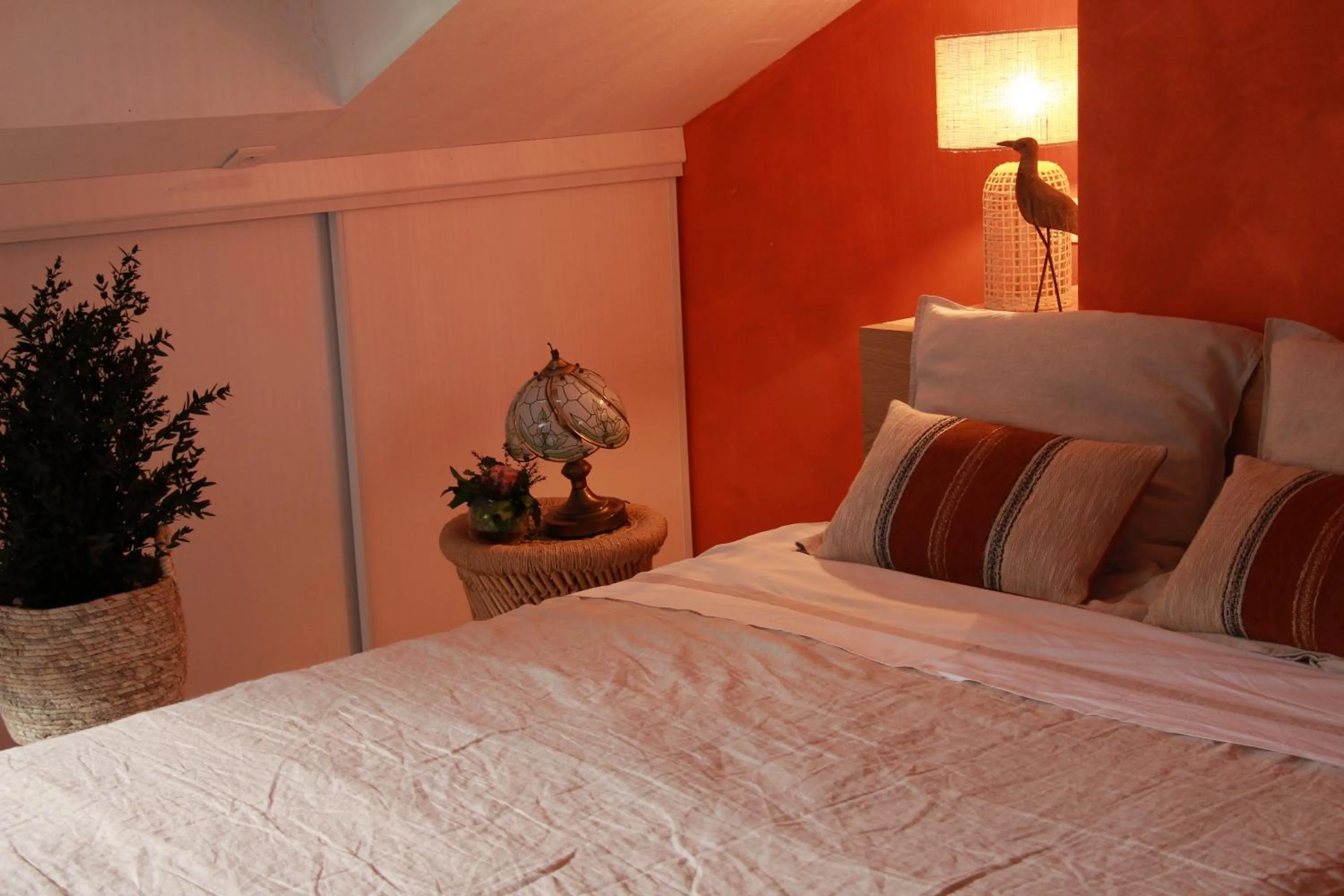 Photo of the whole room, Bed in La Villanelle maison d'hôtes