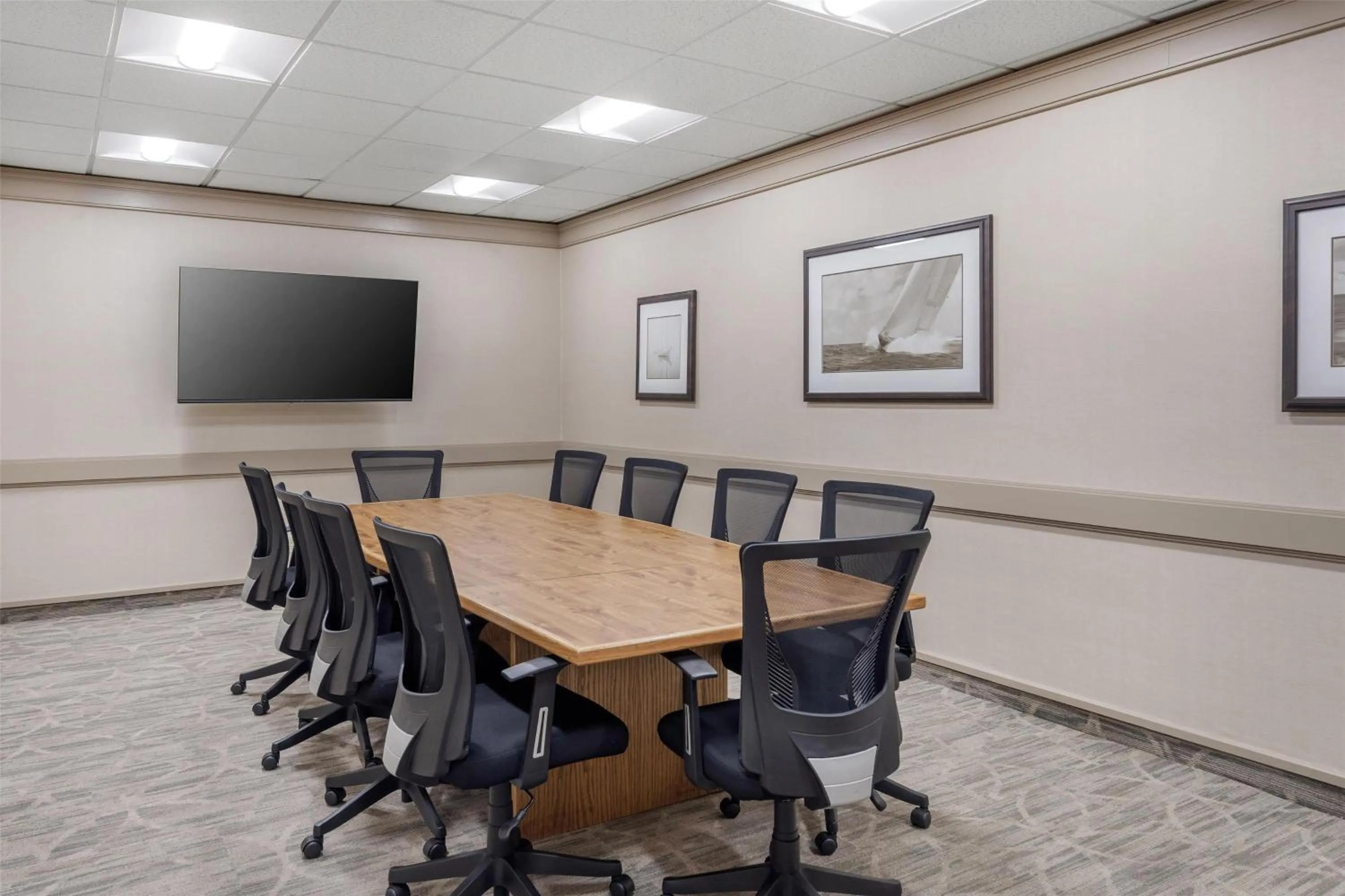 Meeting/conference room in Best Western Plus Oak Harbor Hotel & Conference Center