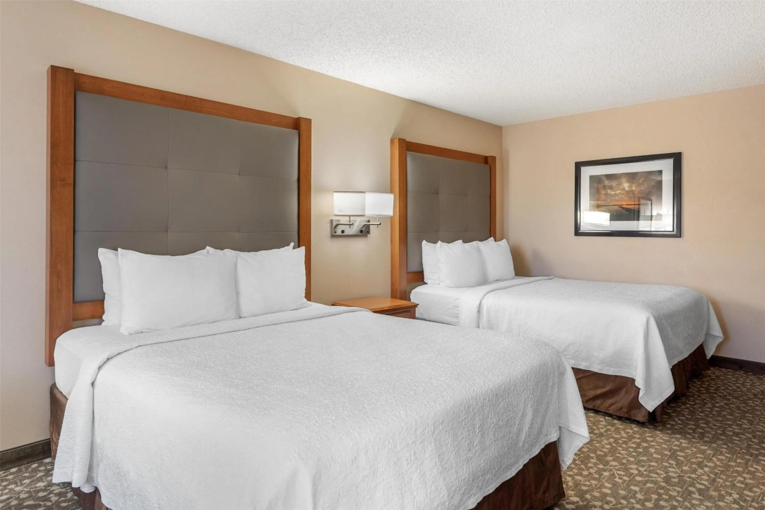 Bedroom, Bed in Best Western Plus Oak Harbor Hotel & Conference Center