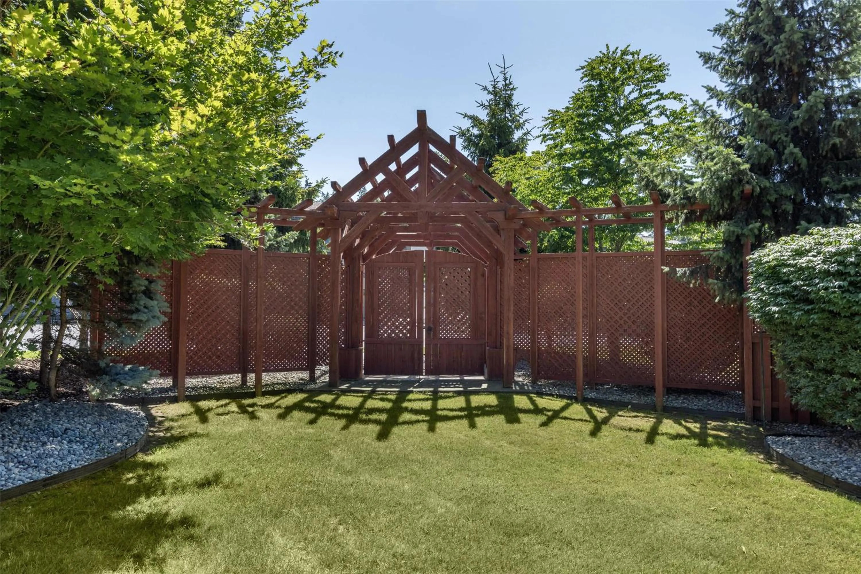 Property building in Best Western Plus Oak Harbor Hotel & Conference Center