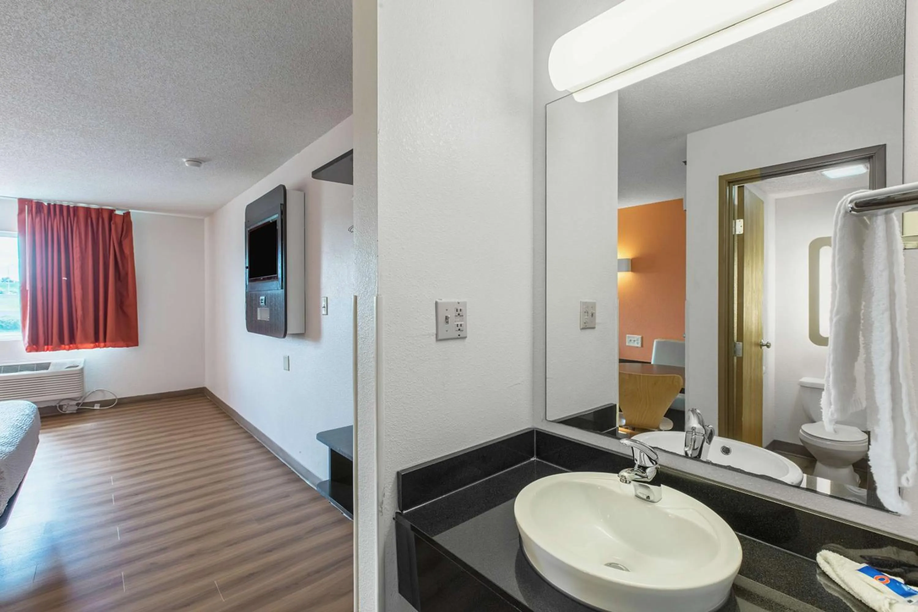 Bathroom in Motel 6 Omaha - Central