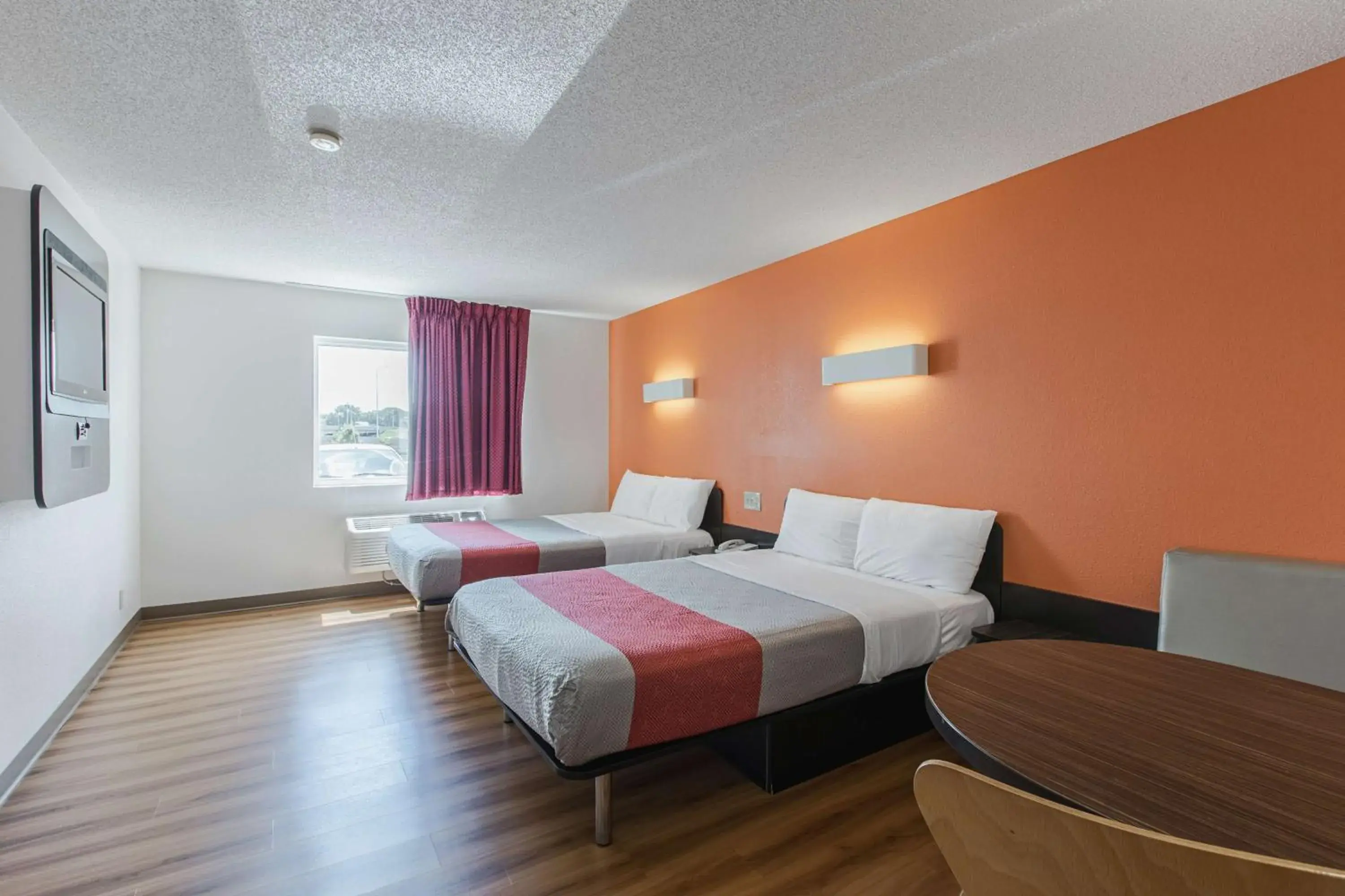 Quadruple Room - single occupancy - Non-Smoking in Motel 6 Omaha - Central Quadruple Room - single occupancy - Non-Smoking in Motel 6 Omaha - Central