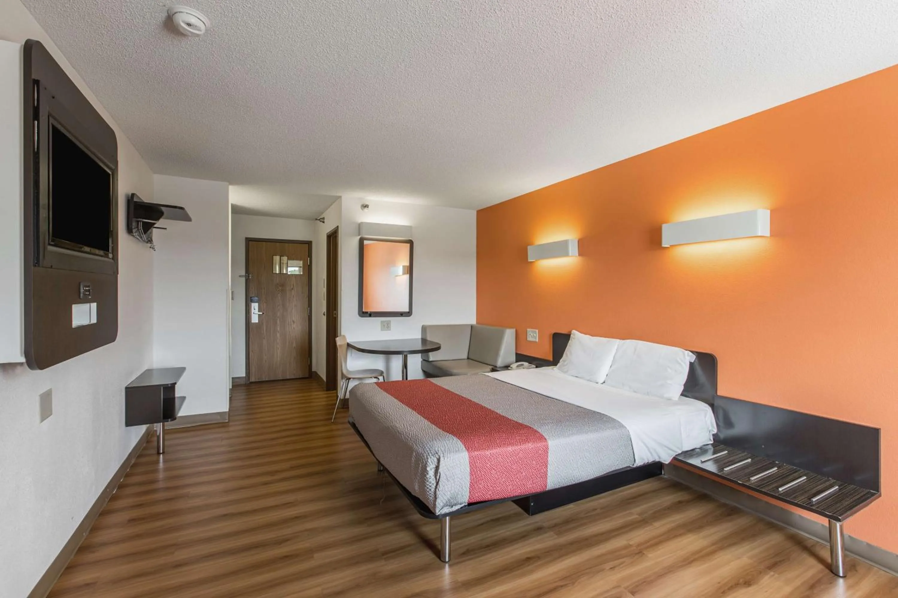 Bedroom, Bed in Motel 6 Omaha - Central