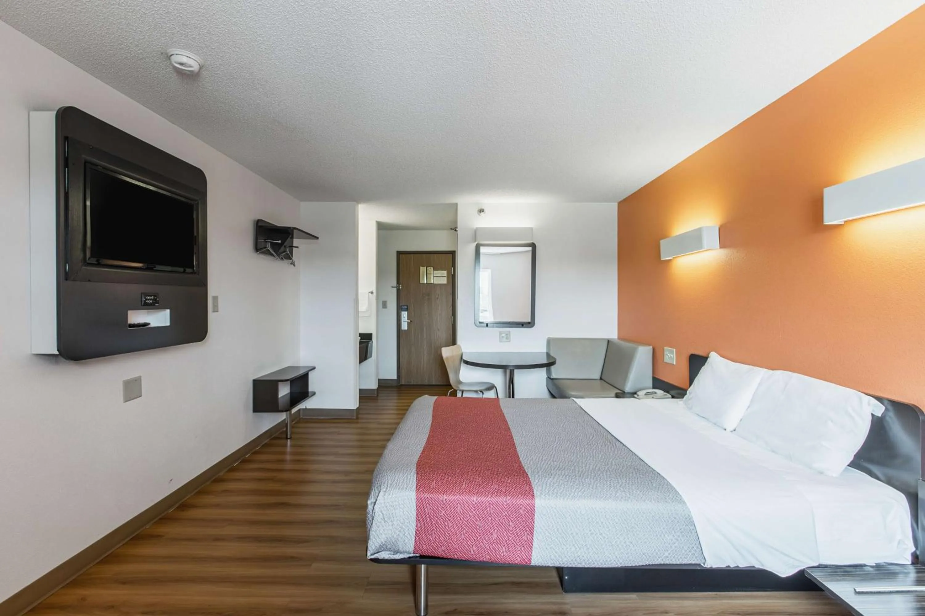 Bedroom, Bed in Motel 6 Omaha - Central