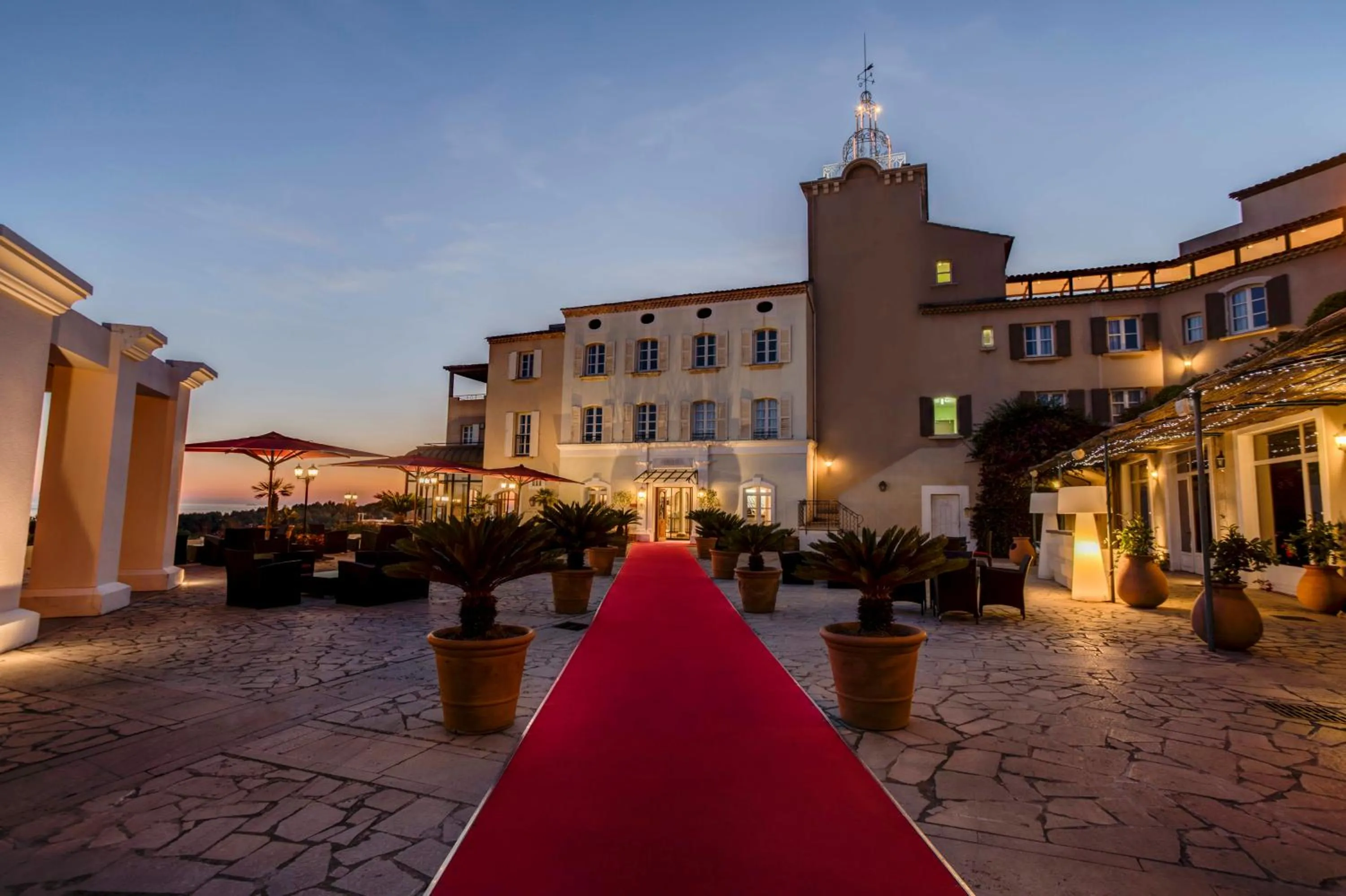 Facade/entrance in Le Fregate Provence