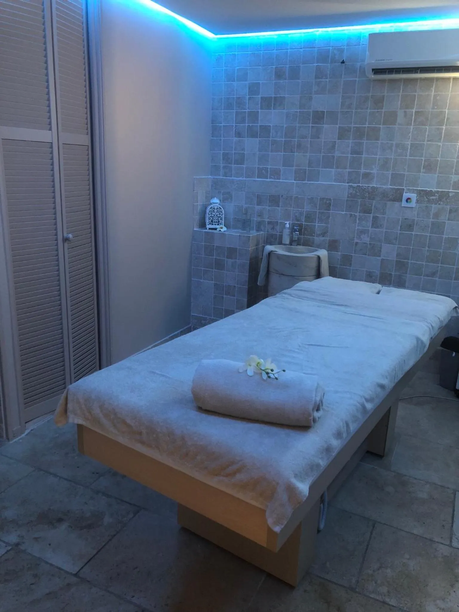 Massage, Bed in Le Fregate Provence
