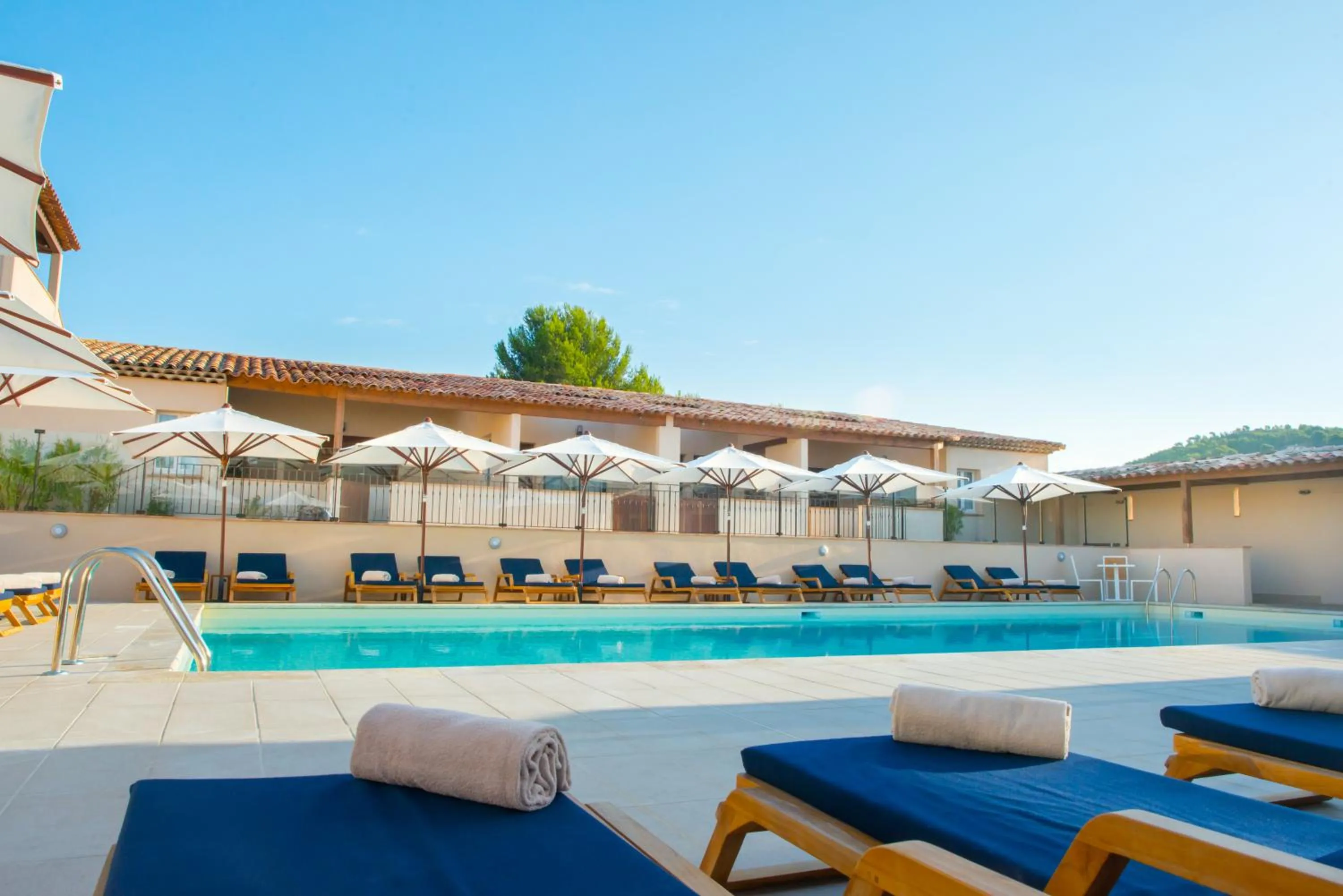 Swimming pool in Le Fregate Provence