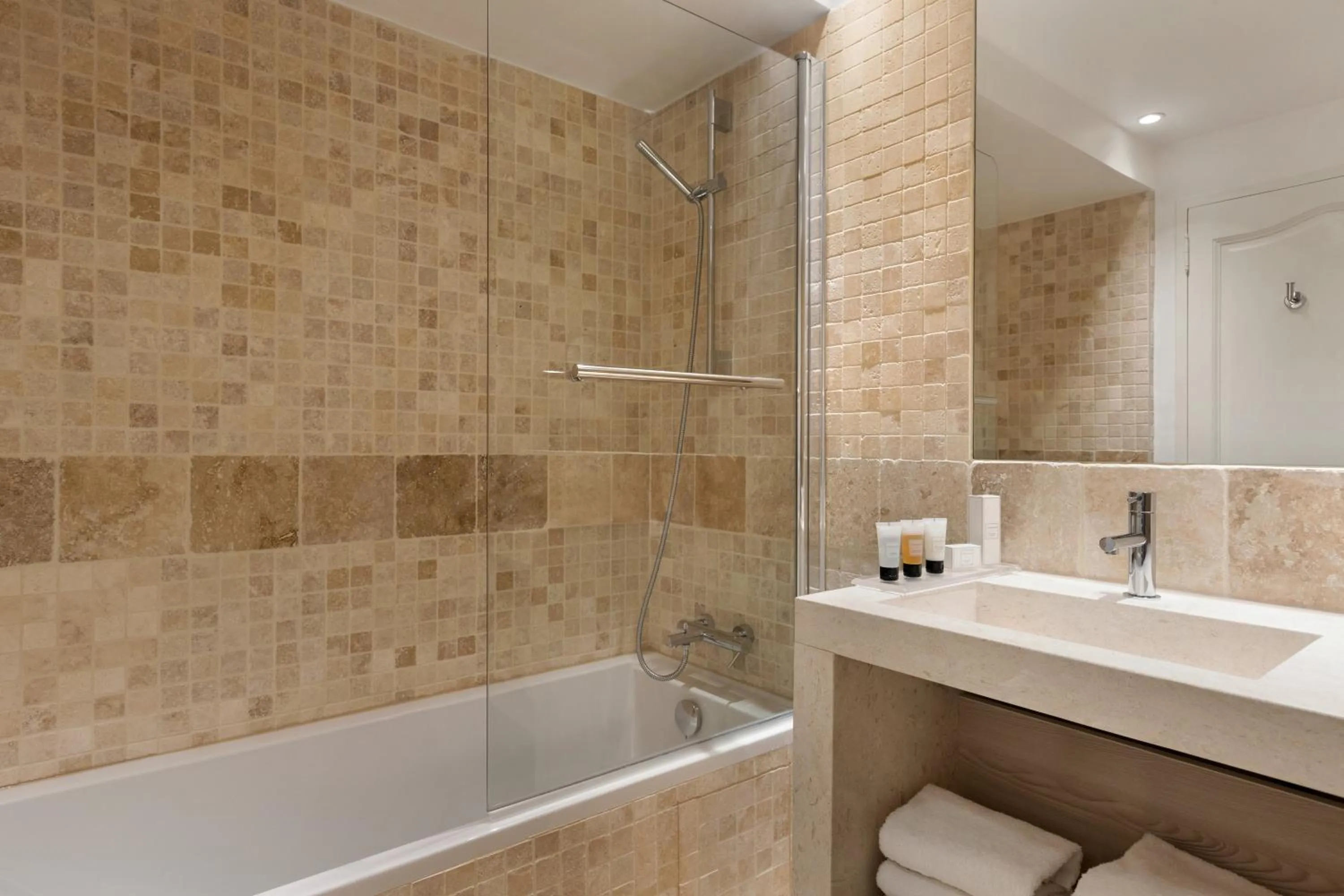 Bathroom in Le Fregate Provence